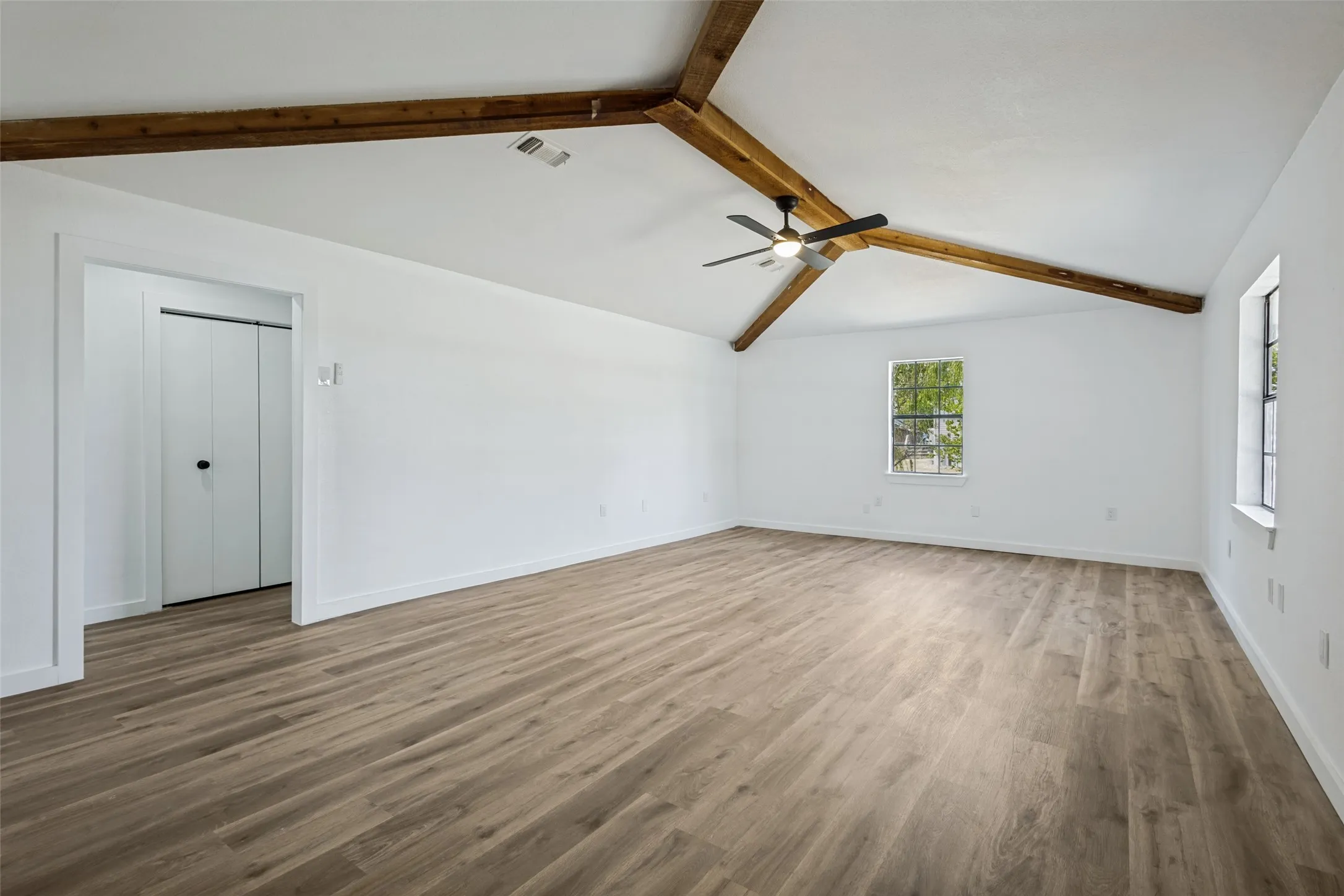 Single Family Residence For Sale in Collin County , 1540 Park Street, Van Alstyne, Texas 75495, 2 Bedroom, 2 Bathroom, Garage spaces, 1,200 Sqft, built in 1981, mls#21375671, Real Estate Agent in Van Alstyne, Homes For Sale in Collin county, Homes For Sale in Van Alstyne, Realtor in Van Alstyne Texas, Real Estate Brokerage Independent Realty Texas, Luminita Cordes Realtor