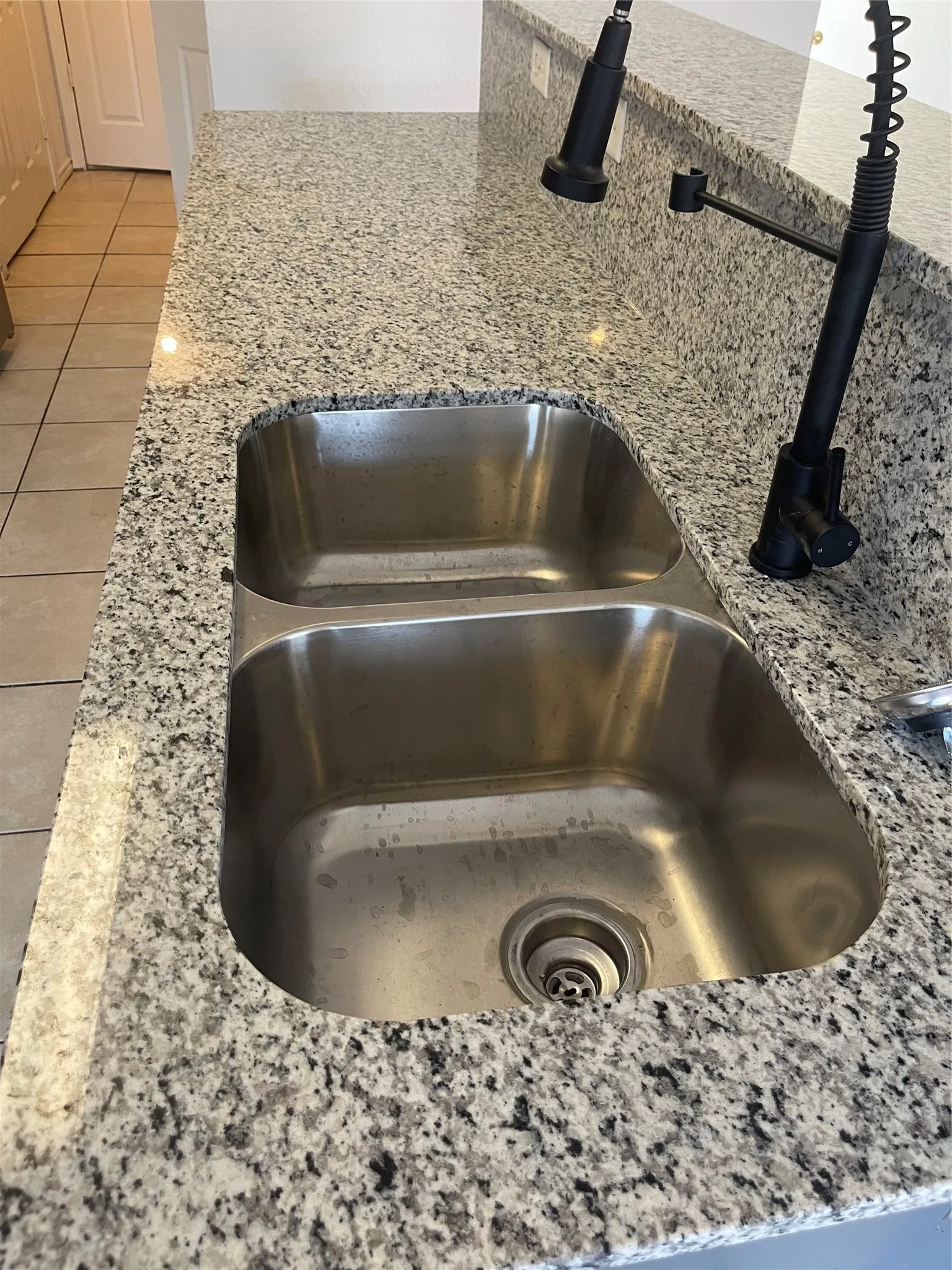 Townhouse For Rent in Tarrant County , 4606 Alamosa Street, Fort Worth, Texas 76119, 3 Bedroom, 3 Bathroom, 1 Garage spaces, 1,368 Sqft, built in 2005, mls#21375719, Real Estate Agent in Fort Worth, Homes For Rent in Tarrant county, Homes For Rent in Fort Worth, Realtor in Fort Worth Texas, Real Estate Brokerage Independent Realty Texas, Luminita Cordes Realtor