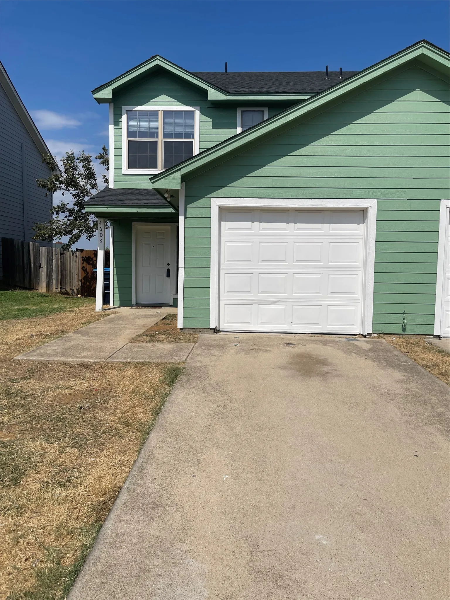 Townhouse For Rent in Tarrant County , 4606 Alamosa Street, Fort Worth, Texas 76119, 3 Bedroom, 3 Bathroom, 1 Garage spaces, 1,368 Sqft, built in 2005, mls#21375719, Real Estate Agent in Fort Worth, Homes For Rent in Tarrant county, Homes For Rent in Fort Worth, Realtor in Fort Worth Texas, Real Estate Brokerage Independent Realty Texas, Luminita Cordes Realtor
