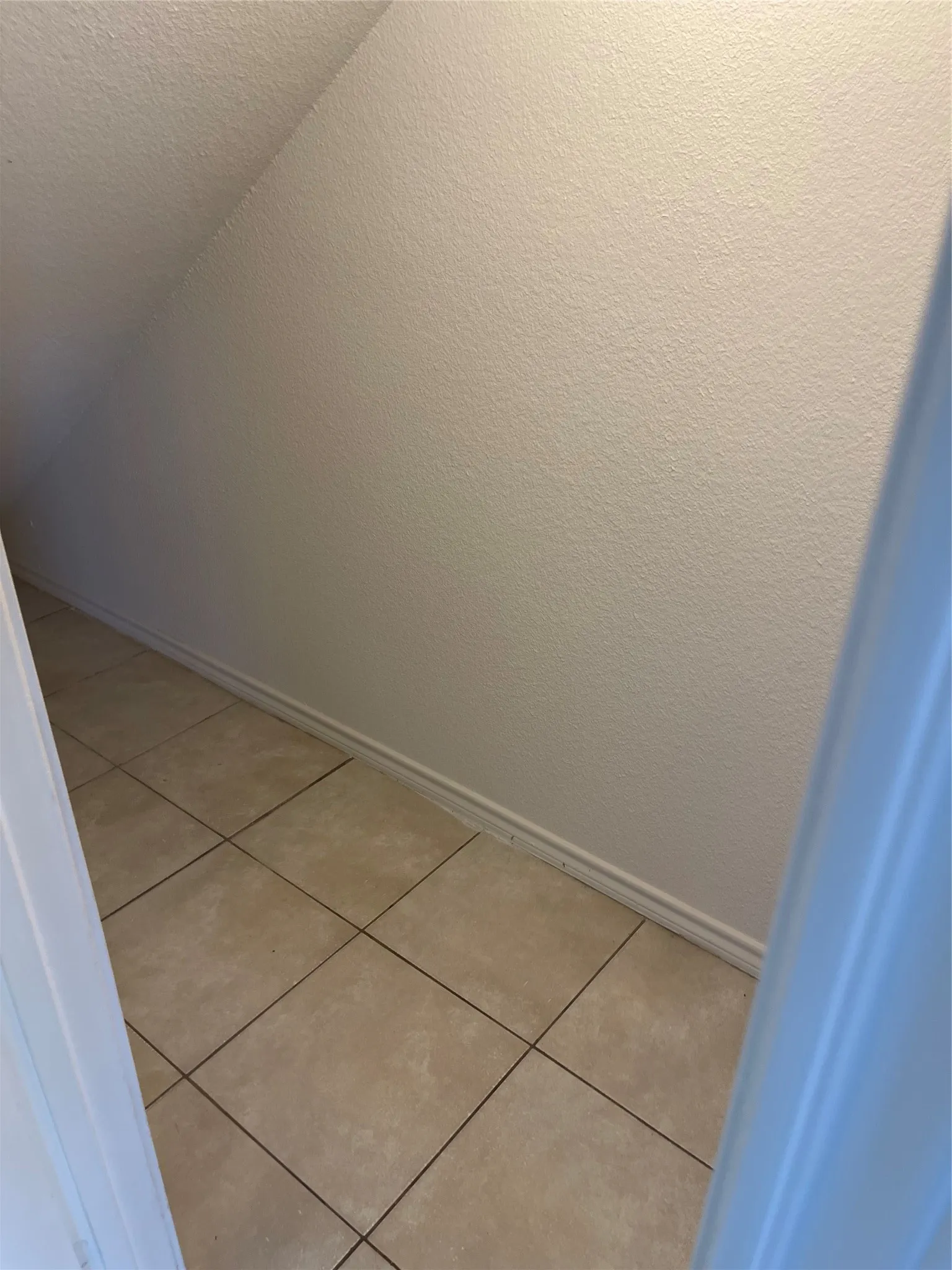 Townhouse For Rent in Tarrant County , 4606 Alamosa Street, Fort Worth, Texas 76119, 3 Bedroom, 3 Bathroom, 1 Garage spaces, 1,368 Sqft, built in 2005, mls#21375719, Real Estate Agent in Fort Worth, Homes For Rent in Tarrant county, Homes For Rent in Fort Worth, Realtor in Fort Worth Texas, Real Estate Brokerage Independent Realty Texas, Luminita Cordes Realtor