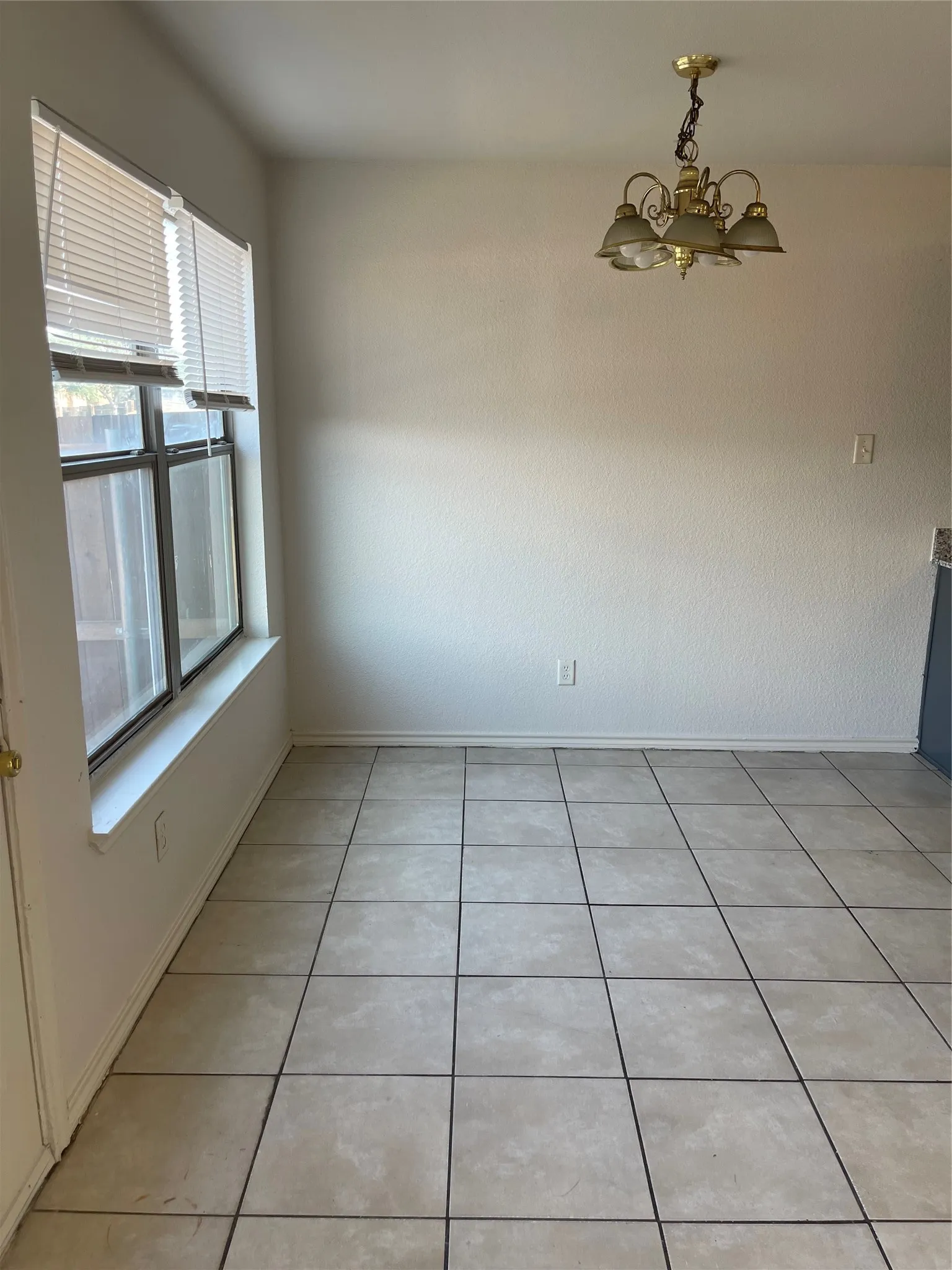 Townhouse For Rent in Tarrant County , 4606 Alamosa Street, Fort Worth, Texas 76119, 3 Bedroom, 3 Bathroom, 1 Garage spaces, 1,368 Sqft, built in 2005, mls#21375719, Real Estate Agent in Fort Worth, Homes For Rent in Tarrant county, Homes For Rent in Fort Worth, Realtor in Fort Worth Texas, Real Estate Brokerage Independent Realty Texas, Luminita Cordes Realtor