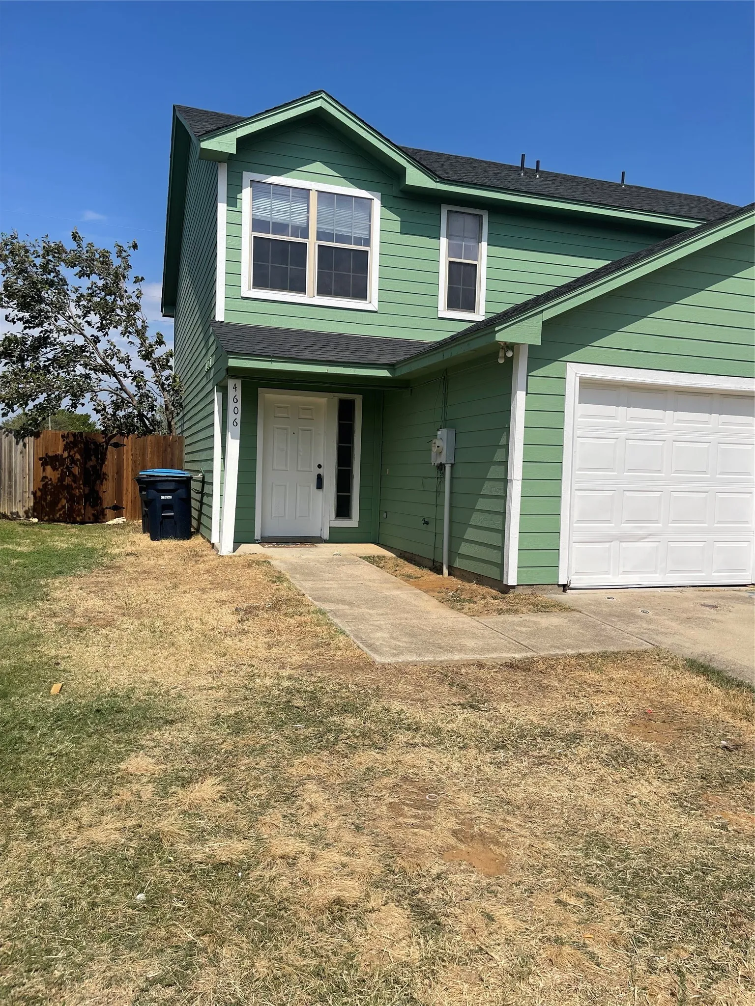 Townhouse For Rent in Tarrant County , 4606 Alamosa Street, Fort Worth, Texas 76119, 3 Bedroom, 3 Bathroom, 1 Garage spaces, 1,368 Sqft, built in 2005, mls#21375719, Real Estate Agent in Fort Worth, Homes For Rent in Tarrant county, Homes For Rent in Fort Worth, Realtor in Fort Worth Texas, Real Estate Brokerage Independent Realty Texas, Luminita Cordes Realtor