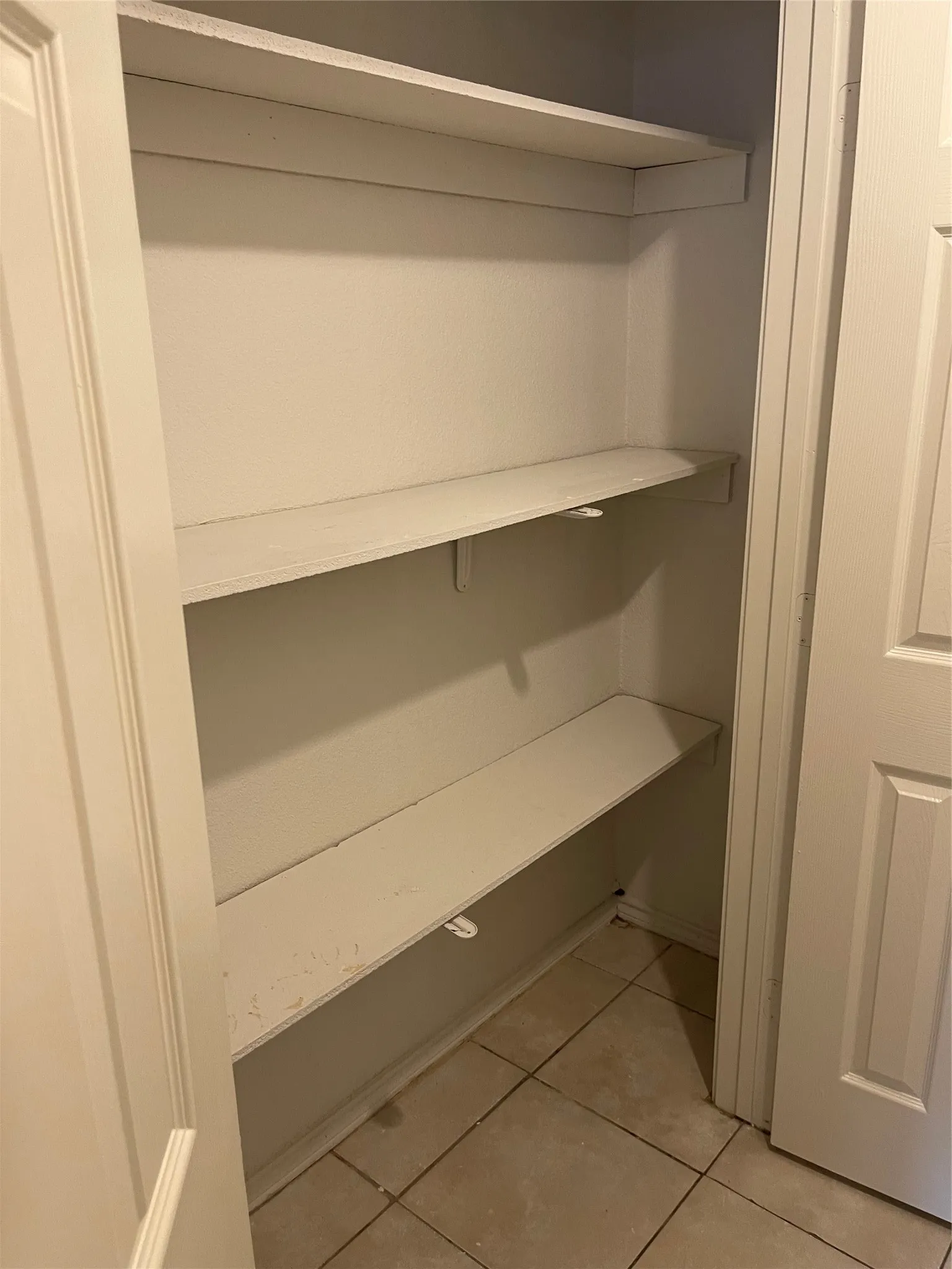 Townhouse For Rent in Tarrant County , 4606 Alamosa Street, Fort Worth, Texas 76119, 3 Bedroom, 3 Bathroom, 1 Garage spaces, 1,368 Sqft, built in 2005, mls#21375719, Real Estate Agent in Fort Worth, Homes For Rent in Tarrant county, Homes For Rent in Fort Worth, Realtor in Fort Worth Texas, Real Estate Brokerage Independent Realty Texas, Luminita Cordes Realtor