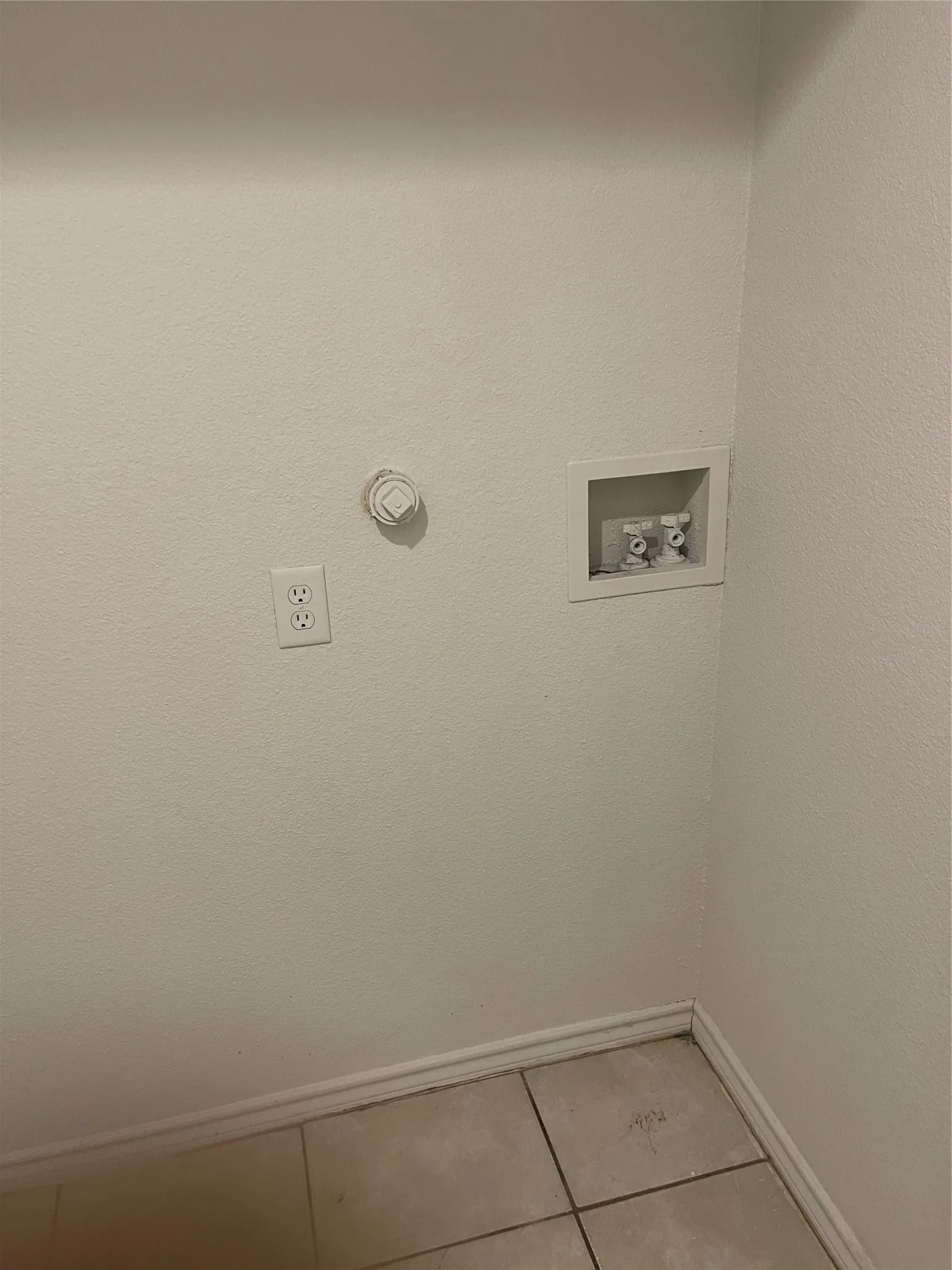 Townhouse For Rent in Tarrant County , 4606 Alamosa Street, Fort Worth, Texas 76119, 3 Bedroom, 3 Bathroom, 1 Garage spaces, 1,368 Sqft, built in 2005, mls#21375719, Real Estate Agent in Fort Worth, Homes For Rent in Tarrant county, Homes For Rent in Fort Worth, Realtor in Fort Worth Texas, Real Estate Brokerage Independent Realty Texas, Luminita Cordes Realtor