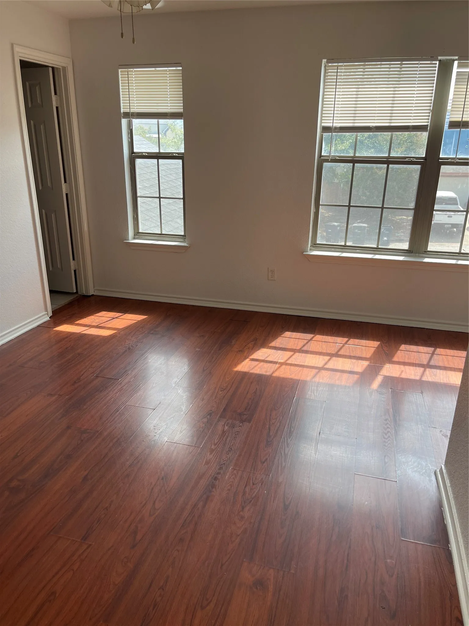 Townhouse For Rent in Tarrant County , 4606 Alamosa Street, Fort Worth, Texas 76119, 3 Bedroom, 3 Bathroom, 1 Garage spaces, 1,368 Sqft, built in 2005, mls#21375719, Real Estate Agent in Fort Worth, Homes For Rent in Tarrant county, Homes For Rent in Fort Worth, Realtor in Fort Worth Texas, Real Estate Brokerage Independent Realty Texas, Luminita Cordes Realtor