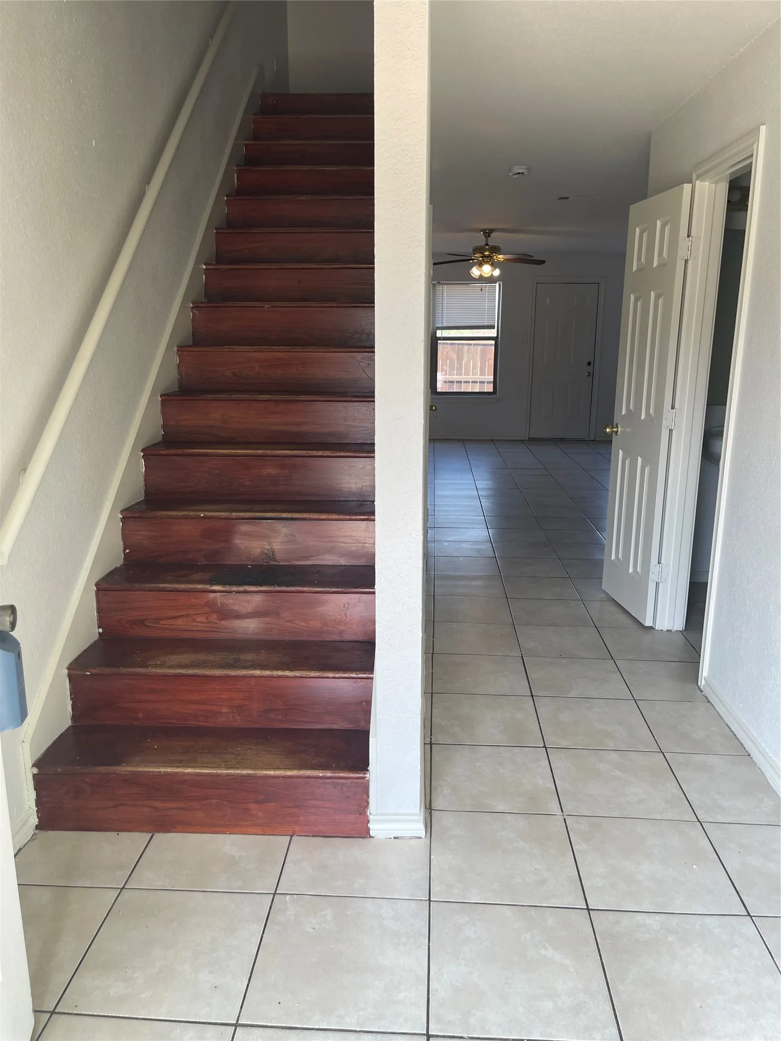Townhouse For Rent in Tarrant County , 4606 Alamosa Street, Fort Worth, Texas 76119, 3 Bedroom, 3 Bathroom, 1 Garage spaces, 1,368 Sqft, built in 2005, mls#21375719, Real Estate Agent in Fort Worth, Homes For Rent in Tarrant county, Homes For Rent in Fort Worth, Realtor in Fort Worth Texas, Real Estate Brokerage Independent Realty Texas, Luminita Cordes Realtor