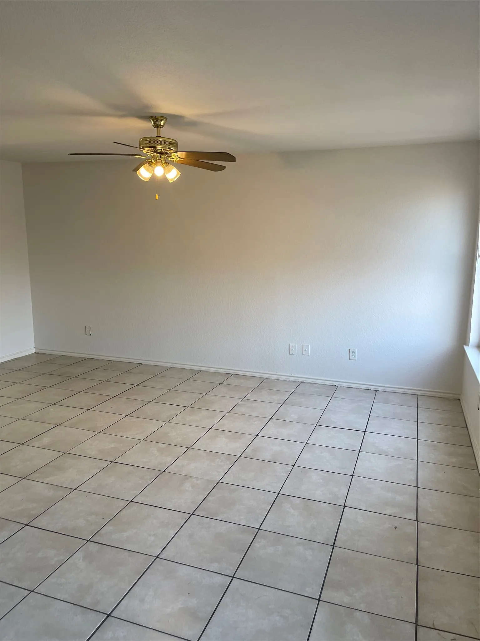 Townhouse For Rent in Tarrant County , 4606 Alamosa Street, Fort Worth, Texas 76119, 3 Bedroom, 3 Bathroom, 1 Garage spaces, 1,368 Sqft, built in 2005, mls#21375719, Real Estate Agent in Fort Worth, Homes For Rent in Tarrant county, Homes For Rent in Fort Worth, Realtor in Fort Worth Texas, Real Estate Brokerage Independent Realty Texas, Luminita Cordes Realtor
