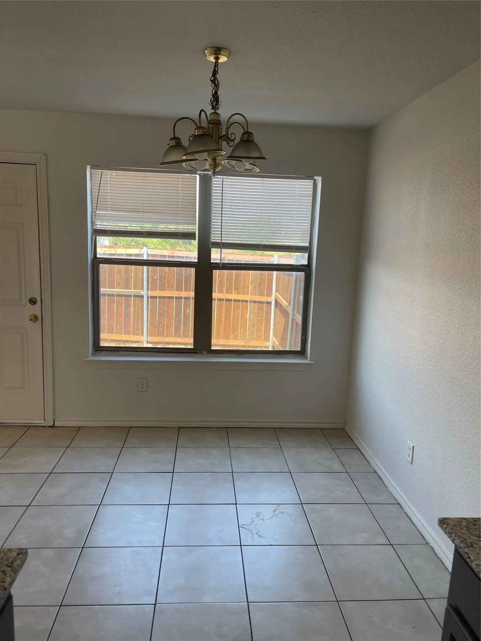 Townhouse For Rent in Tarrant County , 4606 Alamosa Street, Fort Worth, Texas 76119, 3 Bedroom, 3 Bathroom, 1 Garage spaces, 1,368 Sqft, built in 2005, mls#21375719, Real Estate Agent in Fort Worth, Homes For Rent in Tarrant county, Homes For Rent in Fort Worth, Realtor in Fort Worth Texas, Real Estate Brokerage Independent Realty Texas, Luminita Cordes Realtor