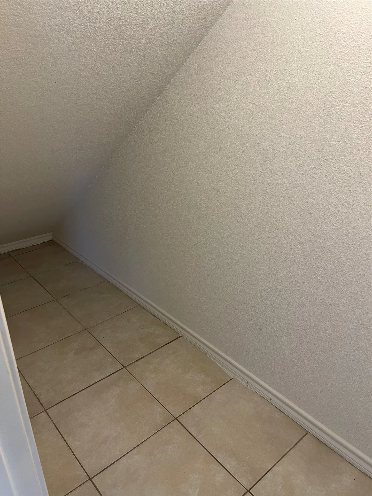 Townhouse For Rent in Tarrant County , 4606 Alamosa Street, Fort Worth, Texas 76119, 3 Bedroom, 3 Bathroom, 1 Garage spaces, 1,368 Sqft, built in 2005, mls#21375719, Real Estate Agent in Fort Worth, Homes For Rent in Tarrant county, Homes For Rent in Fort Worth, Realtor in Fort Worth Texas, Real Estate Brokerage Independent Realty Texas, Luminita Cordes Realtor