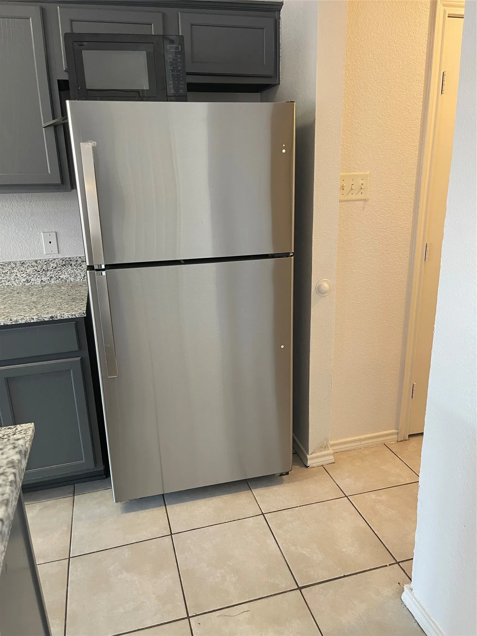 Townhouse For Rent in Tarrant County , 4606 Alamosa Street, Fort Worth, Texas 76119, 3 Bedroom, 3 Bathroom, 1 Garage spaces, 1,368 Sqft, built in 2005, mls#21375719, Real Estate Agent in Fort Worth, Homes For Rent in Tarrant county, Homes For Rent in Fort Worth, Realtor in Fort Worth Texas, Real Estate Brokerage Independent Realty Texas, Luminita Cordes Realtor
