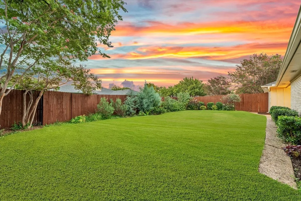 Single Family Residence For Sale in Collin County , 2801 W Aspen Court, Plano, Texas 75075, 4 Bedroom, 3 Bathroom, 2 Garage spaces, 2,831 Sqft, built in 1975, mls#21375603, Real Estate Agent in Plano, Homes For Sale in Collin county, Homes For Sale in Plano, Realtor in Plano Texas, Real Estate Brokerage Independent Realty Texas, Luminita Cordes Realtor