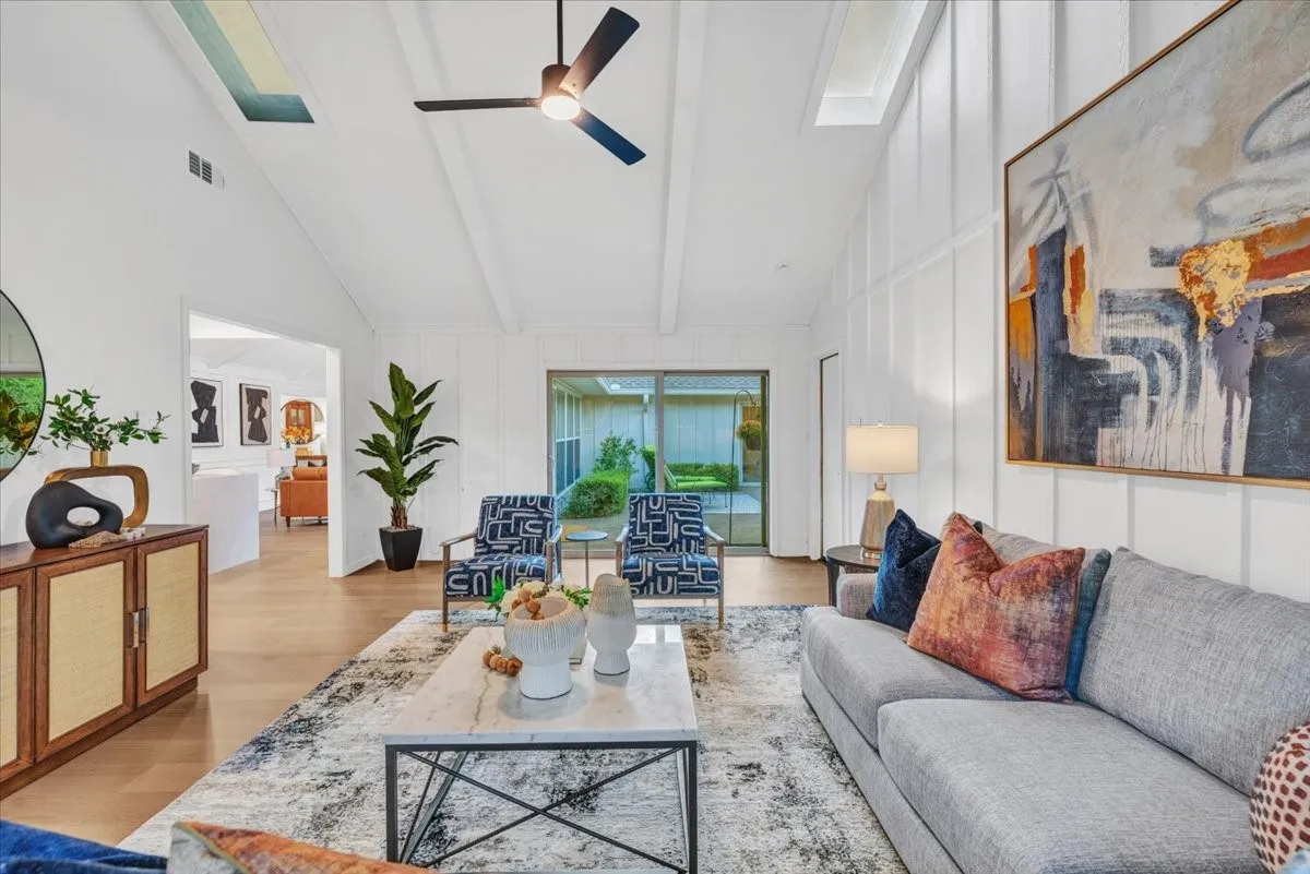 Secondary Living room/Gameroom