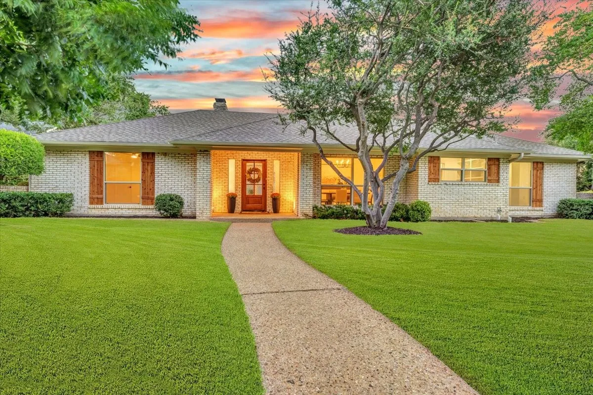 Single Family Residence For Sale in Collin County , 2801 W Aspen Court, Plano, Texas 75075, 4 Bedroom, 3 Bathroom, 2 Garage spaces, 2,831 Sqft, built in 1975, mls#21375603, Real Estate Agent in Plano, Homes For Sale in Collin county, Homes For Sale in Plano, Realtor in Plano Texas, Real Estate Brokerage Independent Realty Texas, Luminita Cordes Realtor