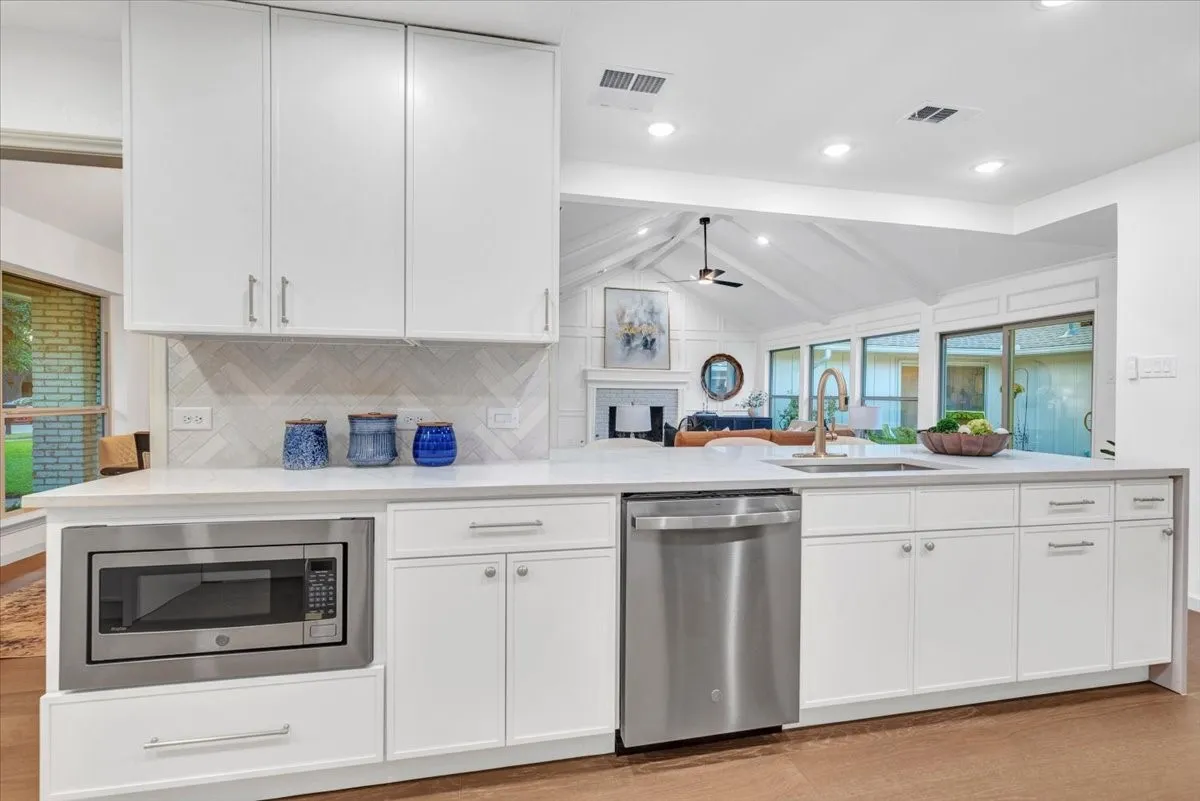 Single Family Residence For Sale in Collin County , 2801 W Aspen Court, Plano, Texas 75075, 4 Bedroom, 3 Bathroom, 2 Garage spaces, 2,831 Sqft, built in 1975, mls#21375603, Real Estate Agent in Plano, Homes For Sale in Collin county, Homes For Sale in Plano, Realtor in Plano Texas, Real Estate Brokerage Independent Realty Texas, Luminita Cordes Realtor