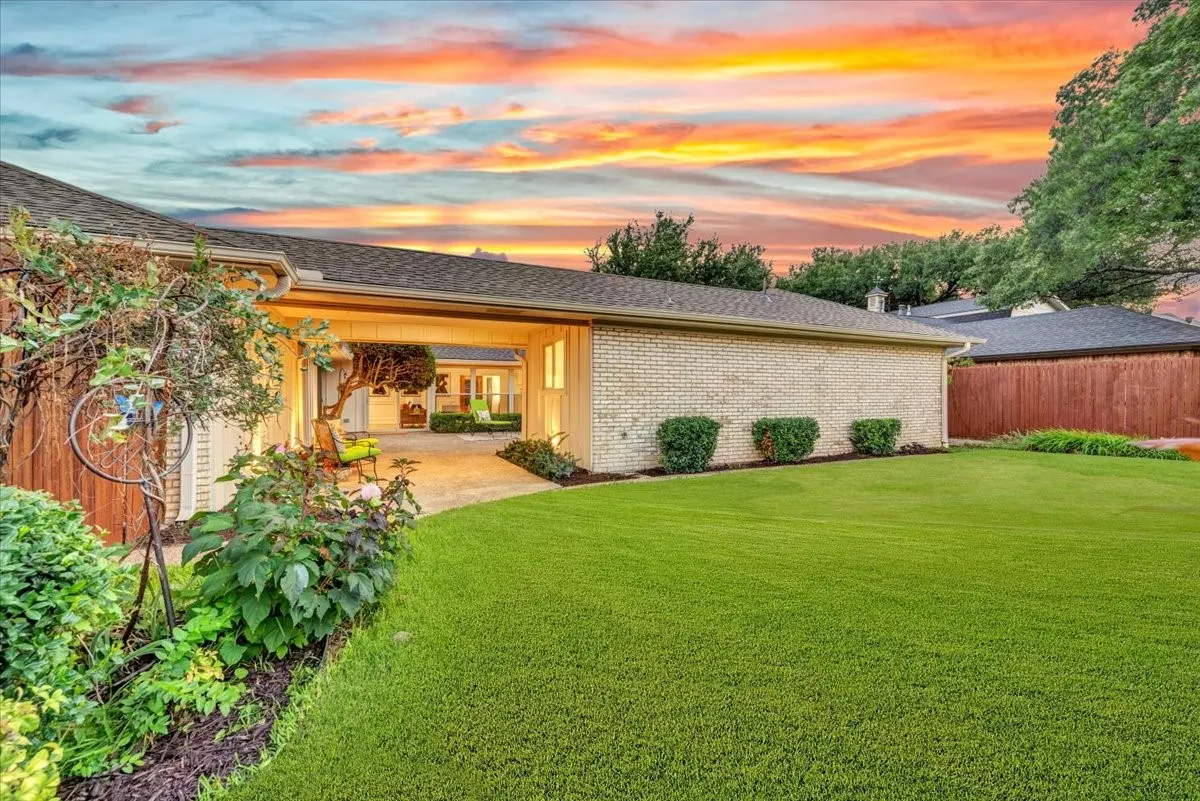 Single Family Residence For Sale in Collin County , 2801 W Aspen Court, Plano, Texas 75075, 4 Bedroom, 3 Bathroom, 2 Garage spaces, 2,831 Sqft, built in 1975, mls#21375603, Real Estate Agent in Plano, Homes For Sale in Collin county, Homes For Sale in Plano, Realtor in Plano Texas, Real Estate Brokerage Independent Realty Texas, Luminita Cordes Realtor