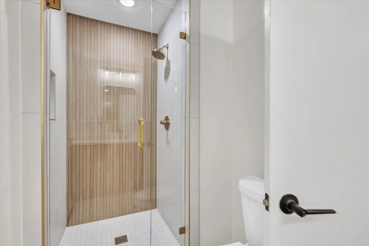 Single Family Residence For Sale in Collin County , 2801 W Aspen Court, Plano, Texas 75075, 4 Bedroom, 3 Bathroom, 2 Garage spaces, 2,831 Sqft, built in 1975, mls#21375603, Real Estate Agent in Plano, Homes For Sale in Collin county, Homes For Sale in Plano, Realtor in Plano Texas, Real Estate Brokerage Independent Realty Texas, Luminita Cordes Realtor