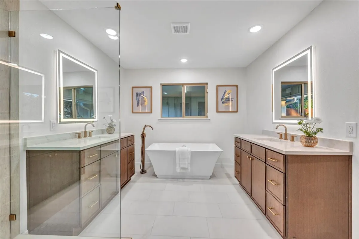 Single Family Residence For Sale in Collin County , 2801 W Aspen Court, Plano, Texas 75075, 4 Bedroom, 3 Bathroom, 2 Garage spaces, 2,831 Sqft, built in 1975, mls#21375603, Real Estate Agent in Plano, Homes For Sale in Collin county, Homes For Sale in Plano, Realtor in Plano Texas, Real Estate Brokerage Independent Realty Texas, Luminita Cordes Realtor