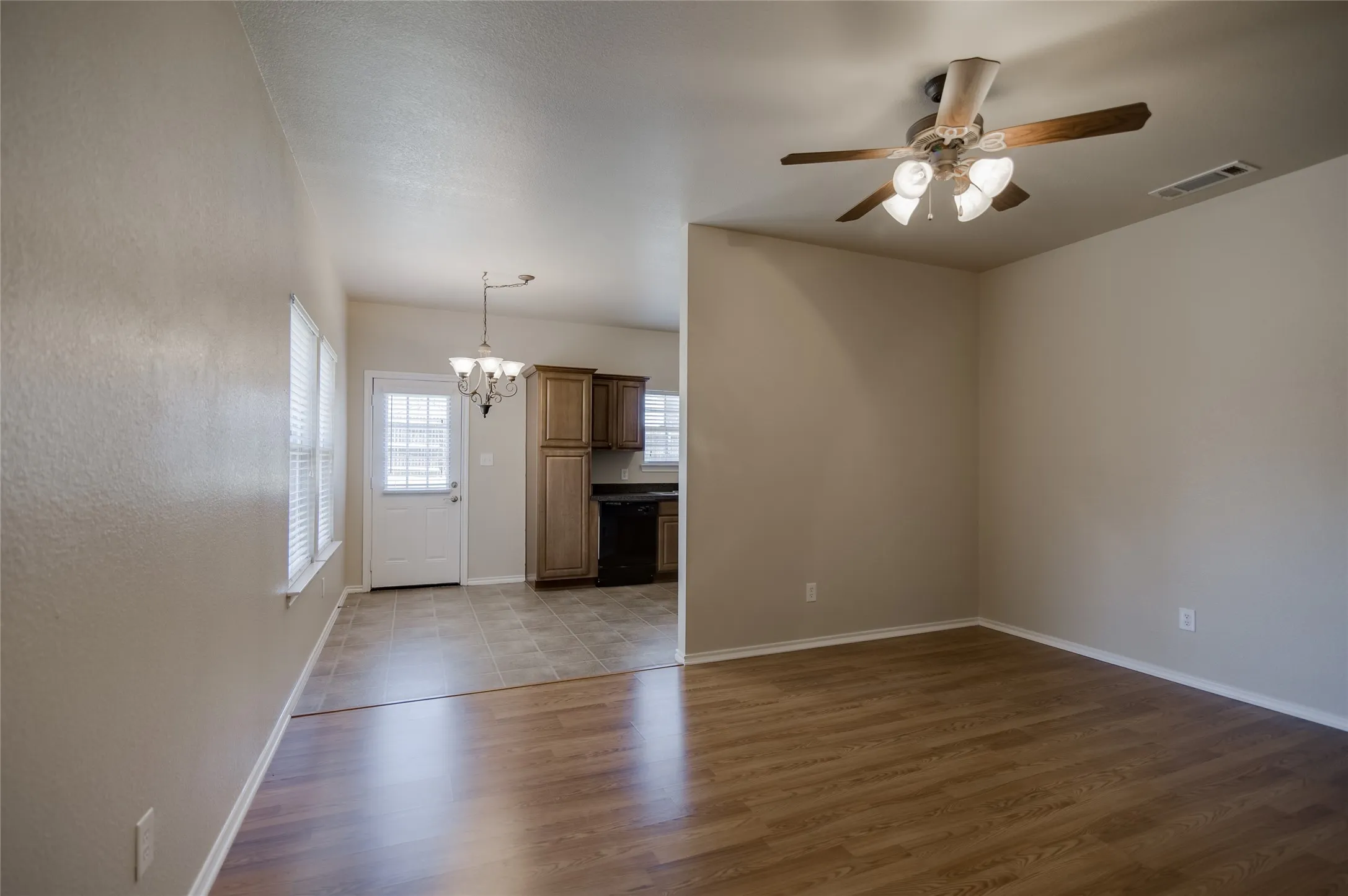 Duplex For Rent in Collin County , 706 Parkplace Ridge, Princeton, Texas 75407, 3 Bedroom, 3 Bathroom, 1 Garage spaces, 1,317 Sqft, built in 2009, mls#21375730, Real Estate Agent in Princeton, Homes For Rent in Collin county, Homes For Rent in Princeton, Realtor in Princeton Texas, Real Estate Brokerage Independent Realty Texas, Luminita Cordes Realtor