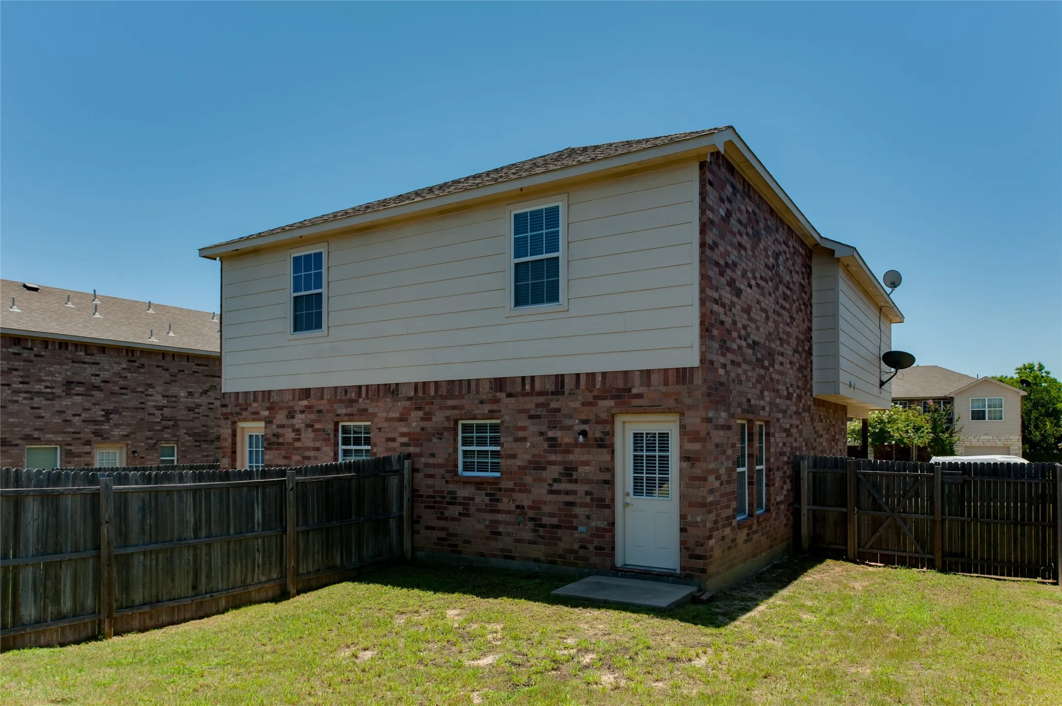 Duplex For Rent in Collin County , 706 Parkplace Ridge, Princeton, Texas 75407, 3 Bedroom, 3 Bathroom, 1 Garage spaces, 1,317 Sqft, built in 2009, mls#21375730, Real Estate Agent in Princeton, Homes For Rent in Collin county, Homes For Rent in Princeton, Realtor in Princeton Texas, Real Estate Brokerage Independent Realty Texas, Luminita Cordes Realtor