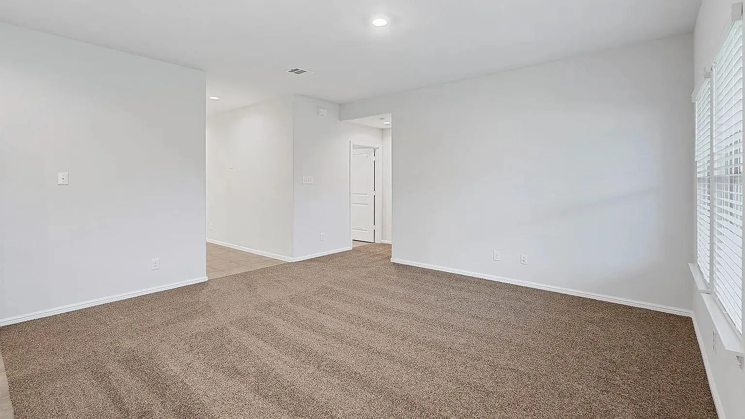 Single Family Residence For Sale in Tarrant County , 637 Cofer Way, Fort Worth, Texas 76131, 3 Bedroom, 2 Bathroom, 2 Garage spaces, 1,447 Sqft, built in 2024, mls#21375685, Real Estate Agent in Fort Worth, Homes For Sale in Tarrant county, Homes For Sale in Fort Worth, Realtor in Fort Worth Texas, Real Estate Brokerage Independent Realty Texas, Luminita Cordes Realtor