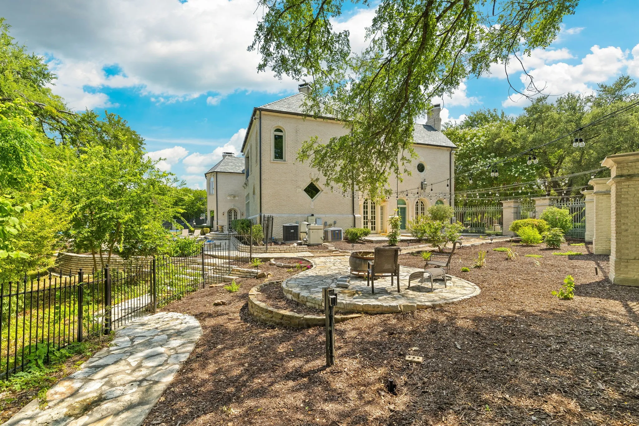 Single Family Residence For Sale in Tarrant County , 6704 Blair Court, Benbrook, Texas 76132, 4 Bedroom, 6 Bathroom, 5 Garage spaces, 9,275 Sqft, built in 1991, mls#21374264, Real Estate Agent in Benbrook, Homes For Sale in Tarrant county, Homes For Sale in Benbrook, Realtor in Benbrook Texas, Real Estate Brokerage Independent Realty Texas, Luminita Cordes Realtor