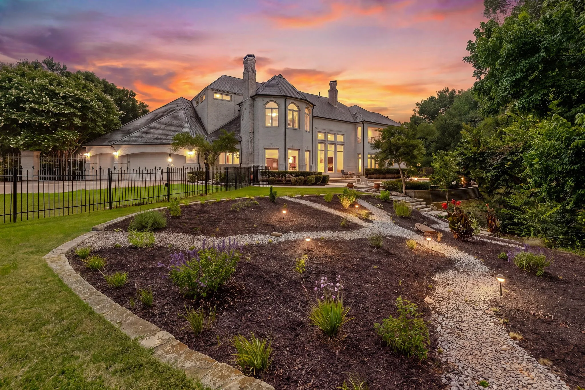 Single Family Residence For Sale in Tarrant County , 6704 Blair Court, Benbrook, Texas 76132, 4 Bedroom, 6 Bathroom, 5 Garage spaces, 9,275 Sqft, built in 1991, mls#21374264, Real Estate Agent in Benbrook, Homes For Sale in Tarrant county, Homes For Sale in Benbrook, Realtor in Benbrook Texas, Real Estate Brokerage Independent Realty Texas, Luminita Cordes Realtor