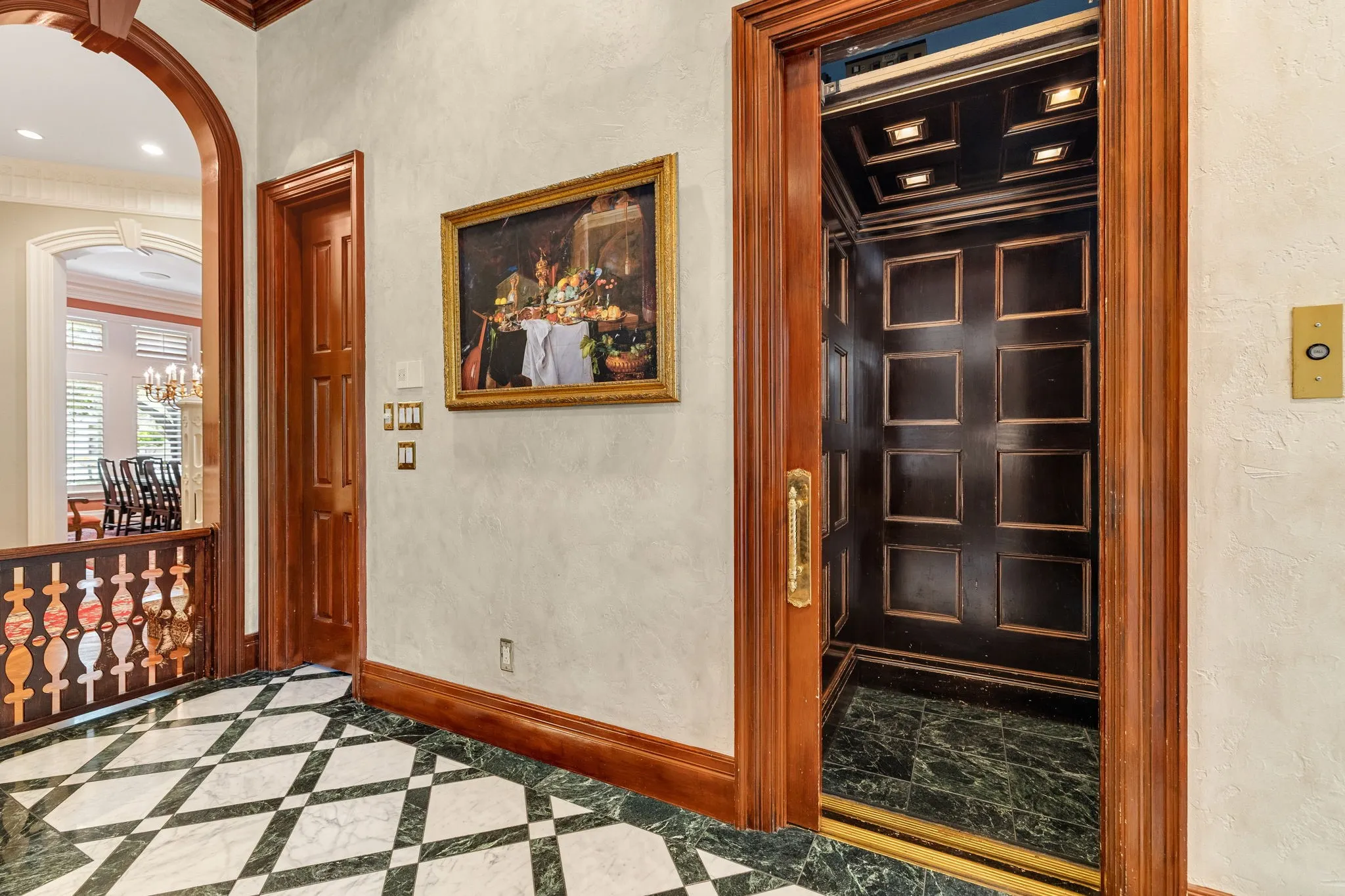 Single Family Residence For Sale in Tarrant County , 6704 Blair Court, Benbrook, Texas 76132, 4 Bedroom, 6 Bathroom, 5 Garage spaces, 9,275 Sqft, built in 1991, mls#21374264, Real Estate Agent in Benbrook, Homes For Sale in Tarrant county, Homes For Sale in Benbrook, Realtor in Benbrook Texas, Real Estate Brokerage Independent Realty Texas, Luminita Cordes Realtor