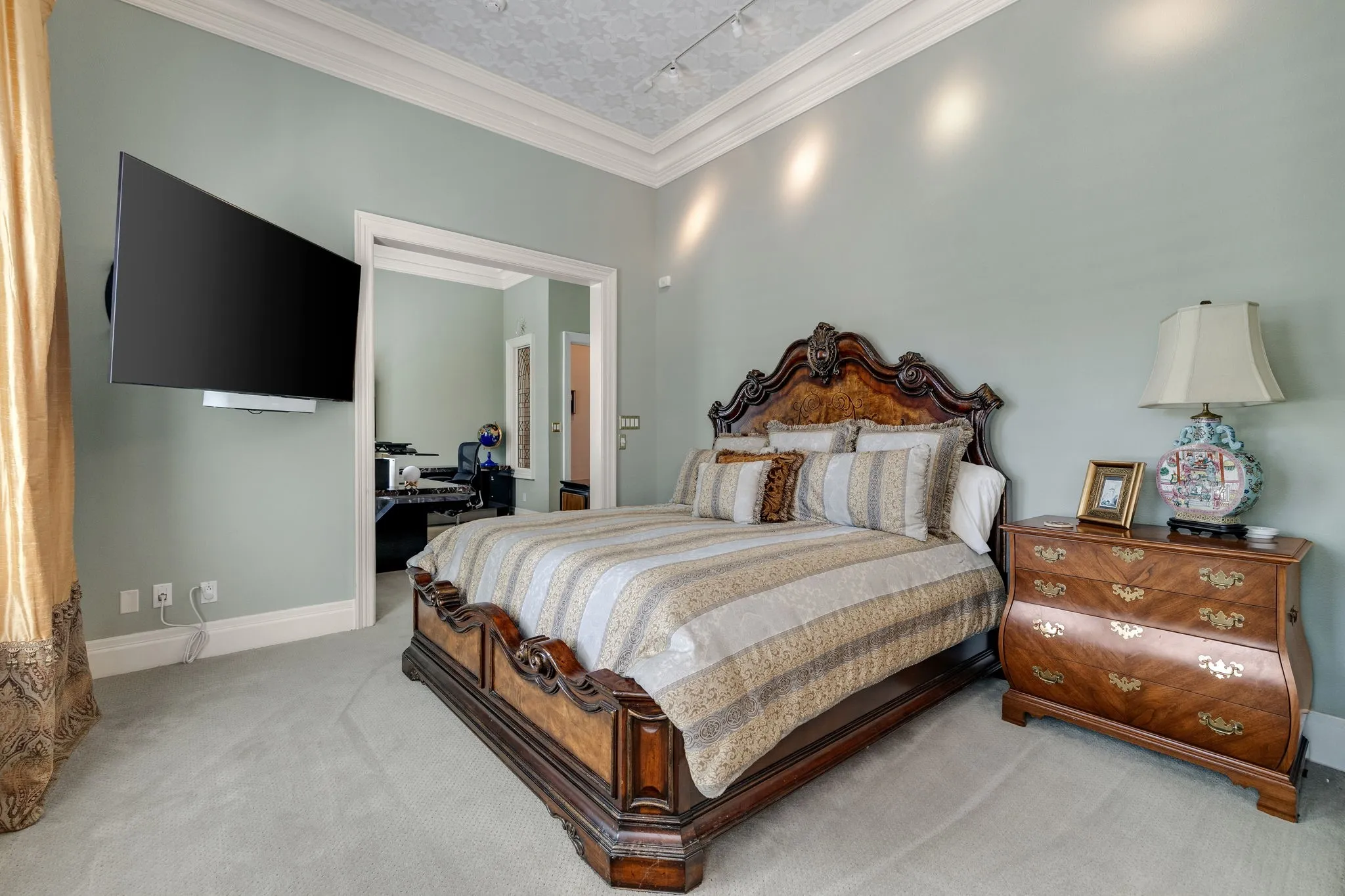 Single Family Residence For Sale in Tarrant County , 6704 Blair Court, Benbrook, Texas 76132, 4 Bedroom, 6 Bathroom, 5 Garage spaces, 9,275 Sqft, built in 1991, mls#21374264, Real Estate Agent in Benbrook, Homes For Sale in Tarrant county, Homes For Sale in Benbrook, Realtor in Benbrook Texas, Real Estate Brokerage Independent Realty Texas, Luminita Cordes Realtor