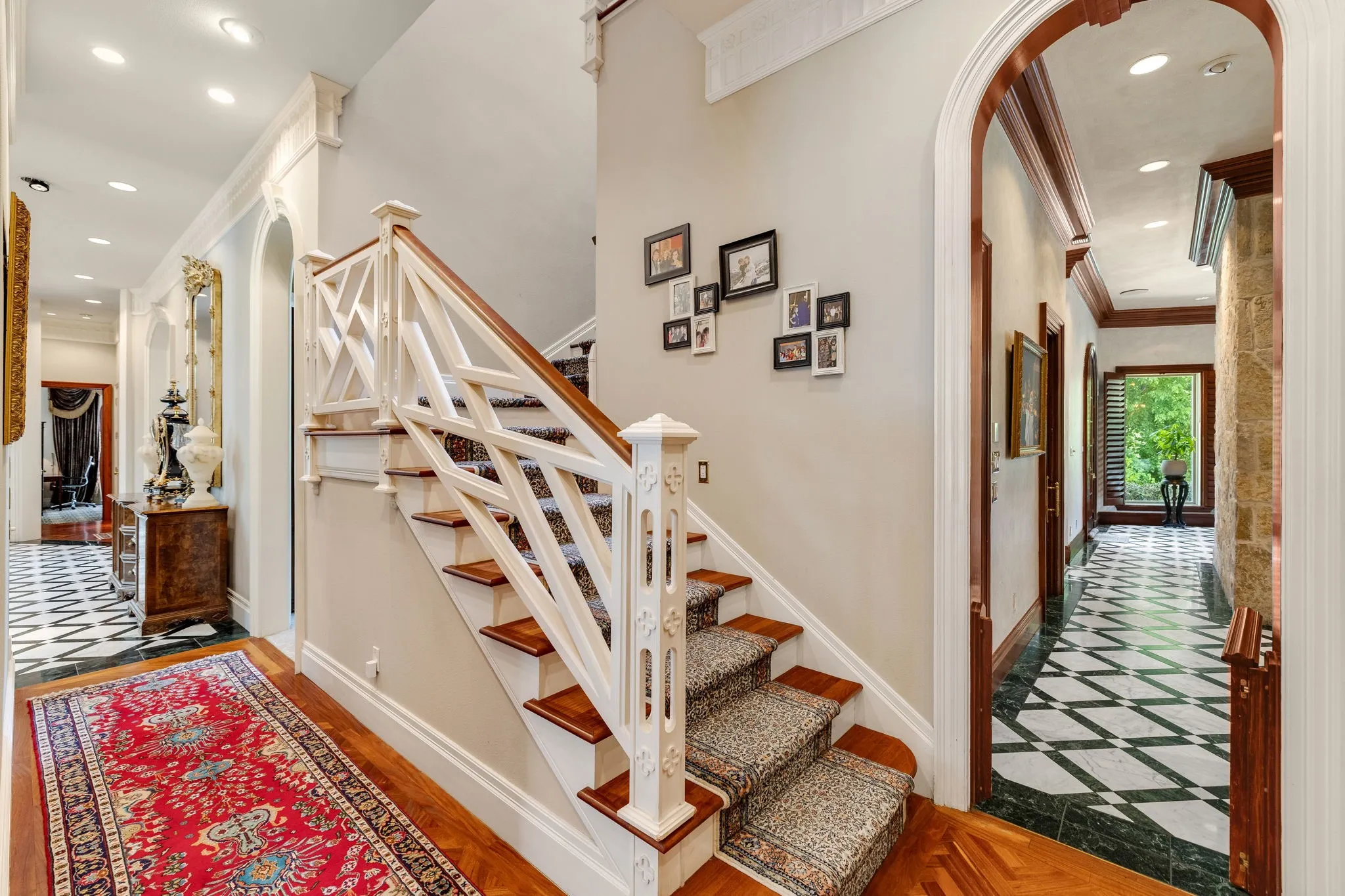 Single Family Residence For Sale in Tarrant County , 6704 Blair Court, Benbrook, Texas 76132, 4 Bedroom, 6 Bathroom, 5 Garage spaces, 9,275 Sqft, built in 1991, mls#21374264, Real Estate Agent in Benbrook, Homes For Sale in Tarrant county, Homes For Sale in Benbrook, Realtor in Benbrook Texas, Real Estate Brokerage Independent Realty Texas, Luminita Cordes Realtor