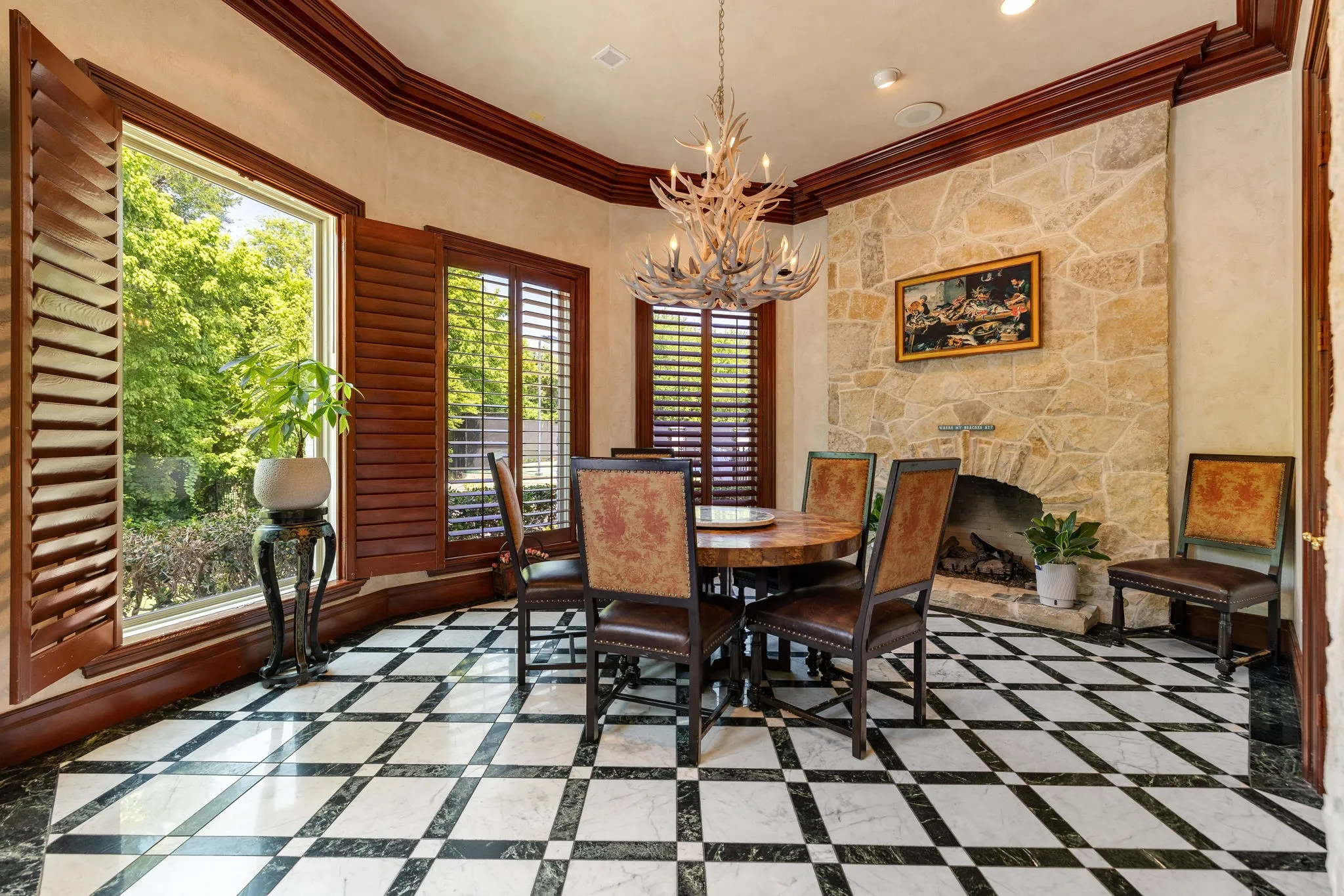 Single Family Residence For Sale in Tarrant County , 6704 Blair Court, Benbrook, Texas 76132, 4 Bedroom, 6 Bathroom, 5 Garage spaces, 9,275 Sqft, built in 1991, mls#21374264, Real Estate Agent in Benbrook, Homes For Sale in Tarrant county, Homes For Sale in Benbrook, Realtor in Benbrook Texas, Real Estate Brokerage Independent Realty Texas, Luminita Cordes Realtor