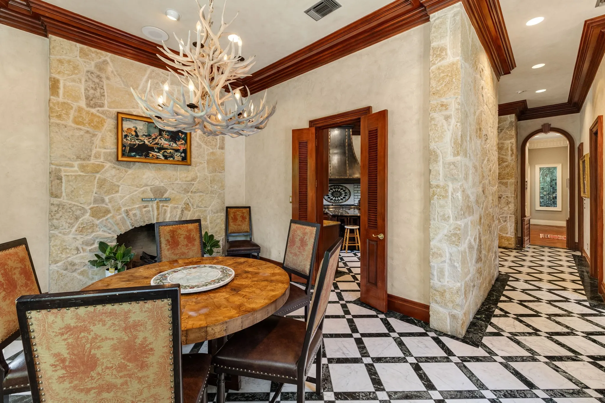 Single Family Residence For Sale in Tarrant County , 6704 Blair Court, Benbrook, Texas 76132, 4 Bedroom, 6 Bathroom, 5 Garage spaces, 9,275 Sqft, built in 1991, mls#21374264, Real Estate Agent in Benbrook, Homes For Sale in Tarrant county, Homes For Sale in Benbrook, Realtor in Benbrook Texas, Real Estate Brokerage Independent Realty Texas, Luminita Cordes Realtor