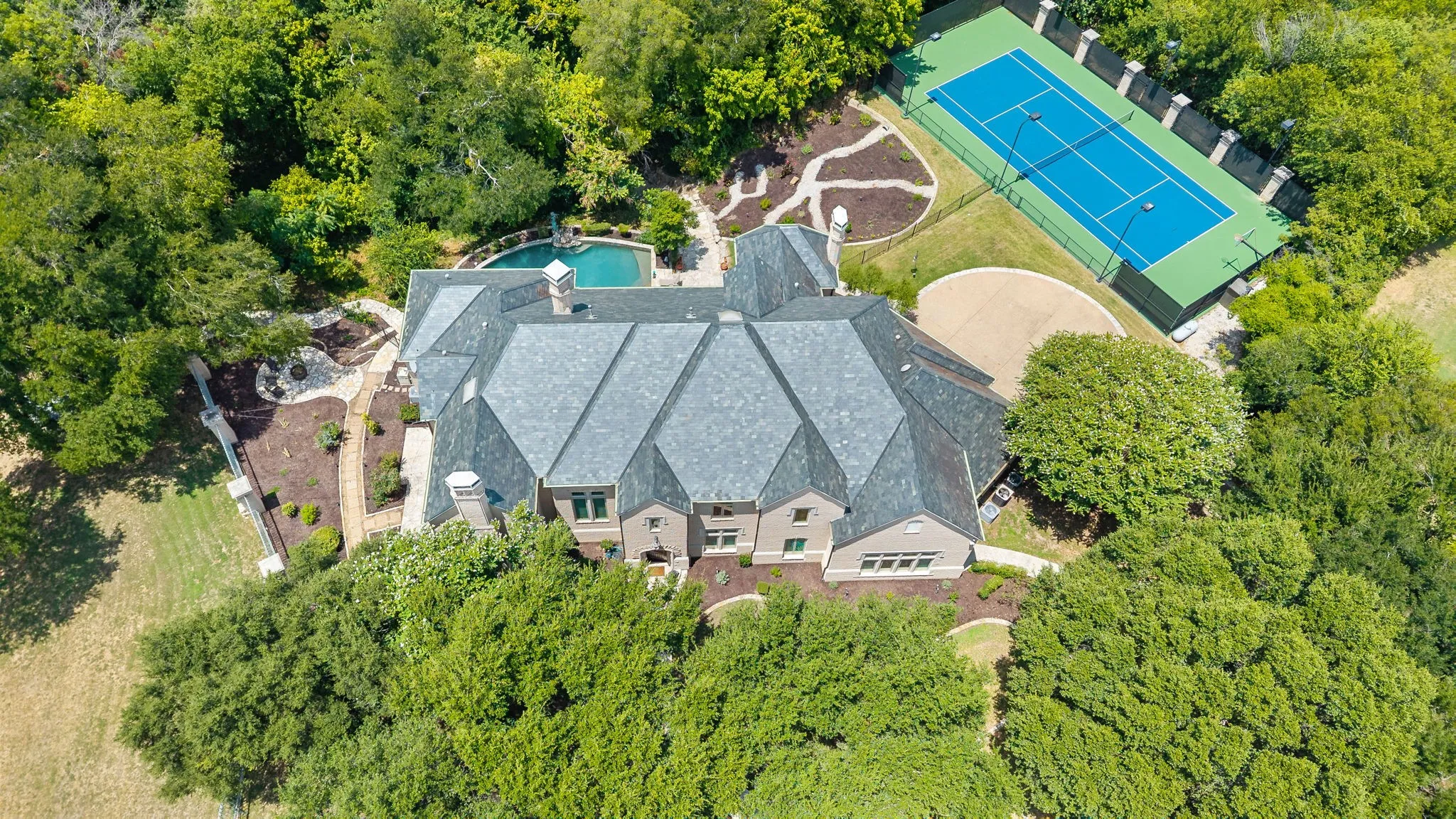 Single Family Residence For Sale in Tarrant County , 6704 Blair Court, Benbrook, Texas 76132, 4 Bedroom, 6 Bathroom, 5 Garage spaces, 9,275 Sqft, built in 1991, mls#21374264, Real Estate Agent in Benbrook, Homes For Sale in Tarrant county, Homes For Sale in Benbrook, Realtor in Benbrook Texas, Real Estate Brokerage Independent Realty Texas, Luminita Cordes Realtor