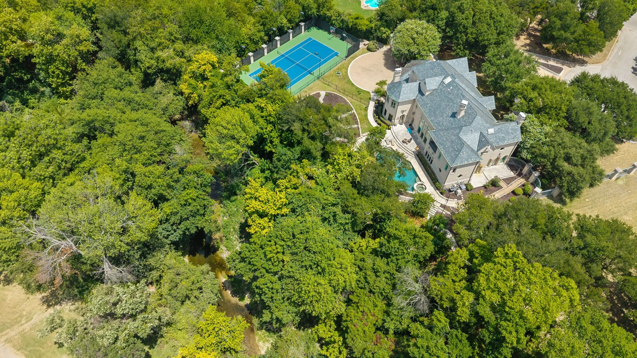 Single Family Residence For Sale in Tarrant County , 6704 Blair Court, Benbrook, Texas 76132, 4 Bedroom, 6 Bathroom, 5 Garage spaces, 9,275 Sqft, built in 1991, mls#21374264, Real Estate Agent in Benbrook, Homes For Sale in Tarrant county, Homes For Sale in Benbrook, Realtor in Benbrook Texas, Real Estate Brokerage Independent Realty Texas, Luminita Cordes Realtor