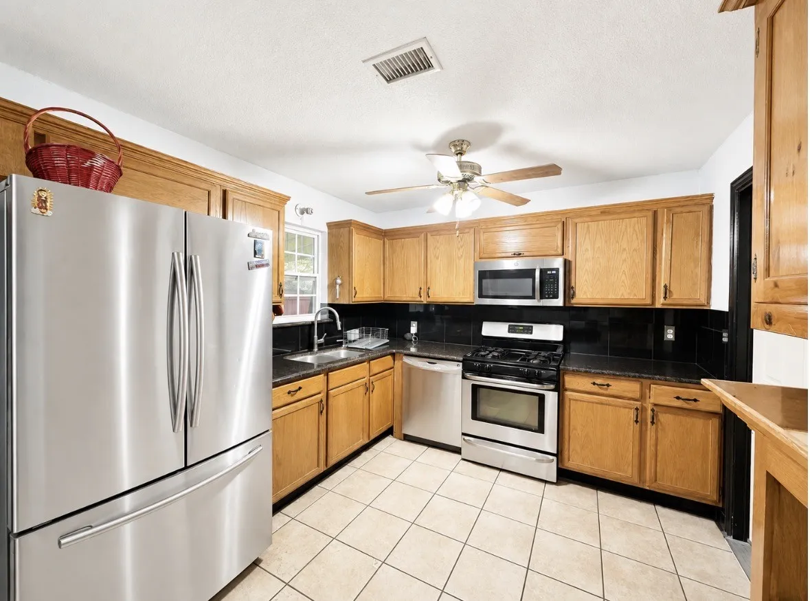 Single Family Residence For Sale in Tarrant County , 4408 Hunter Street, Haltom City, Texas 76117, 3 Bedroom, 2 Bathroom, 2 Garage spaces, 1,098 Sqft, built in 1963, mls#21375735, Real Estate Agent in Haltom City, Homes For Sale in Tarrant county, Homes For Sale in Haltom City, Realtor in Haltom City Texas, Real Estate Brokerage Independent Realty Texas, Luminita Cordes Realtor