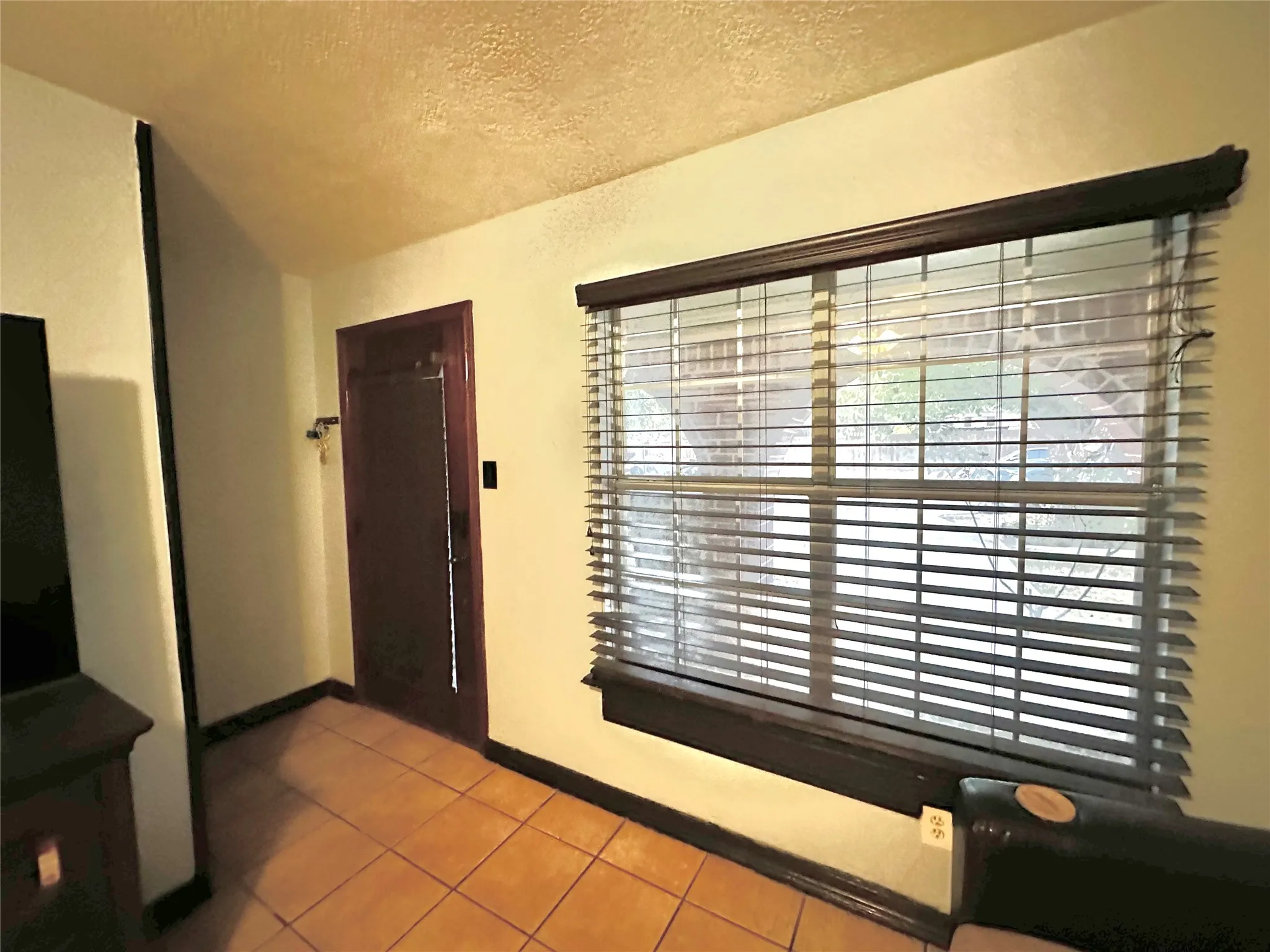 Single Family Residence For Sale in Tarrant County , 4408 Hunter Street, Haltom City, Texas 76117, 3 Bedroom, 2 Bathroom, 2 Garage spaces, 1,098 Sqft, built in 1963, mls#21375735, Real Estate Agent in Haltom City, Homes For Sale in Tarrant county, Homes For Sale in Haltom City, Realtor in Haltom City Texas, Real Estate Brokerage Independent Realty Texas, Luminita Cordes Realtor