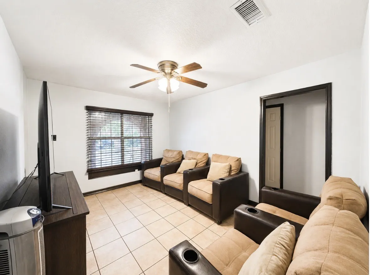 Single Family Residence For Sale in Tarrant County , 4408 Hunter Street, Haltom City, Texas 76117, 3 Bedroom, 2 Bathroom, 2 Garage spaces, 1,098 Sqft, built in 1963, mls#21375735, Real Estate Agent in Haltom City, Homes For Sale in Tarrant county, Homes For Sale in Haltom City, Realtor in Haltom City Texas, Real Estate Brokerage Independent Realty Texas, Luminita Cordes Realtor