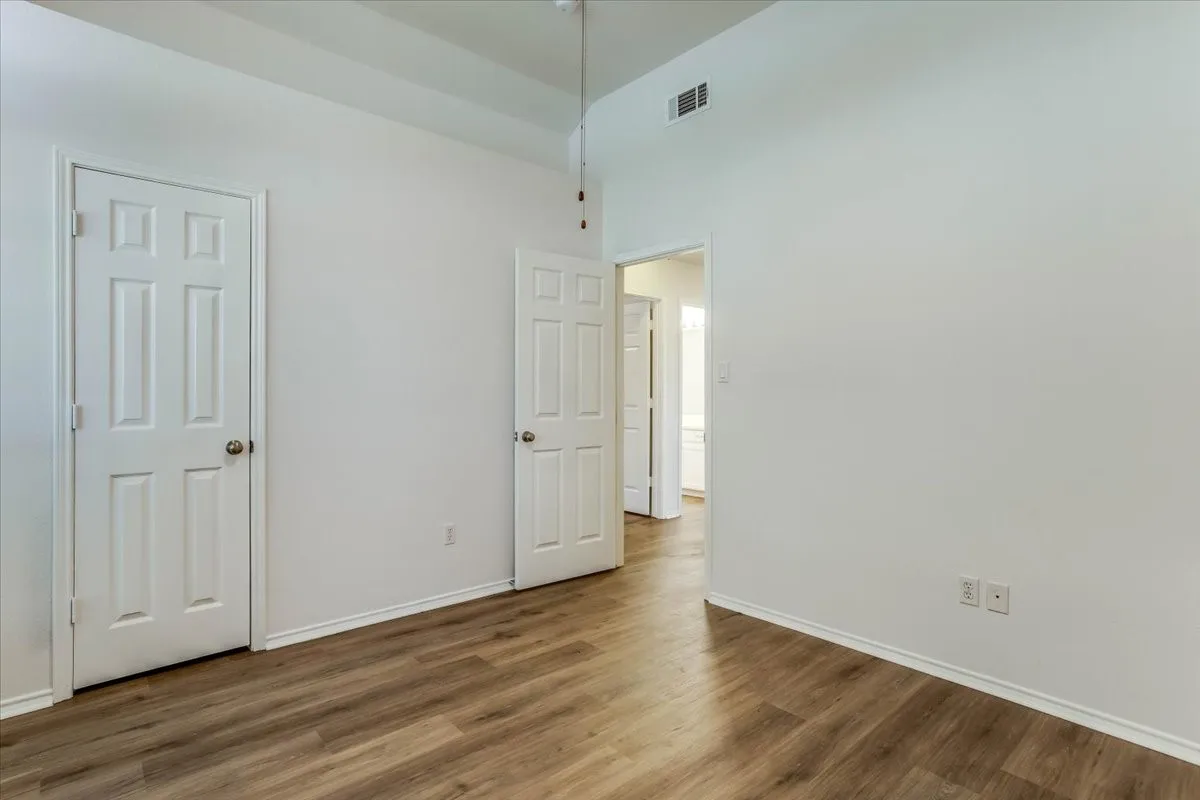 Single Family Residence For Sale in Tarrant County , 1025 Jessica Drive, Burleson, Texas 76028, 4 Bedroom, 2 Bathroom, 1 Garage spaces, 1,743 Sqft, built in 1998, mls#21375736, Real Estate Agent in Burleson, Homes For Sale in Tarrant county, Homes For Sale in Burleson, Realtor in Burleson Texas, Real Estate Brokerage Independent Realty Texas, Luminita Cordes Realtor