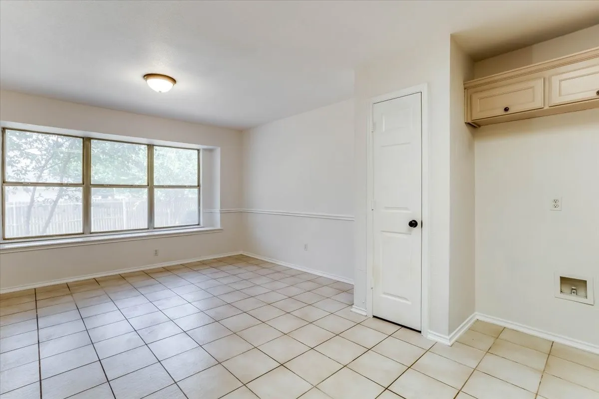 Single Family Residence For Sale in Tarrant County , 1025 Jessica Drive, Burleson, Texas 76028, 4 Bedroom, 2 Bathroom, 1 Garage spaces, 1,743 Sqft, built in 1998, mls#21375736, Real Estate Agent in Burleson, Homes For Sale in Tarrant county, Homes For Sale in Burleson, Realtor in Burleson Texas, Real Estate Brokerage Independent Realty Texas, Luminita Cordes Realtor