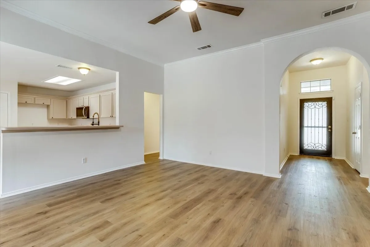 Single Family Residence For Sale in Tarrant County , 1025 Jessica Drive, Burleson, Texas 76028, 4 Bedroom, 2 Bathroom, 1 Garage spaces, 1,743 Sqft, built in 1998, mls#21375736, Real Estate Agent in Burleson, Homes For Sale in Tarrant county, Homes For Sale in Burleson, Realtor in Burleson Texas, Real Estate Brokerage Independent Realty Texas, Luminita Cordes Realtor