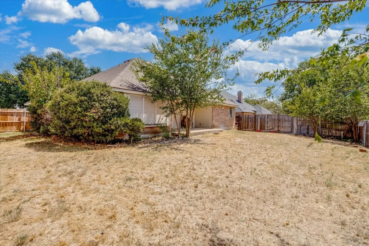 Single Family Residence For Sale in Tarrant County , 1025 Jessica Drive, Burleson, Texas 76028, 4 Bedroom, 2 Bathroom, 1 Garage spaces, 1,743 Sqft, built in 1998, mls#21375736, Real Estate Agent in Burleson, Homes For Sale in Tarrant county, Homes For Sale in Burleson, Realtor in Burleson Texas, Real Estate Brokerage Independent Realty Texas, Luminita Cordes Realtor