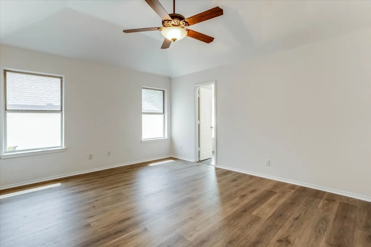 Single Family Residence For Sale in Tarrant County , 1025 Jessica Drive, Burleson, Texas 76028, 4 Bedroom, 2 Bathroom, 1 Garage spaces, 1,743 Sqft, built in 1998, mls#21375736, Real Estate Agent in Burleson, Homes For Sale in Tarrant county, Homes For Sale in Burleson, Realtor in Burleson Texas, Real Estate Brokerage Independent Realty Texas, Luminita Cordes Realtor