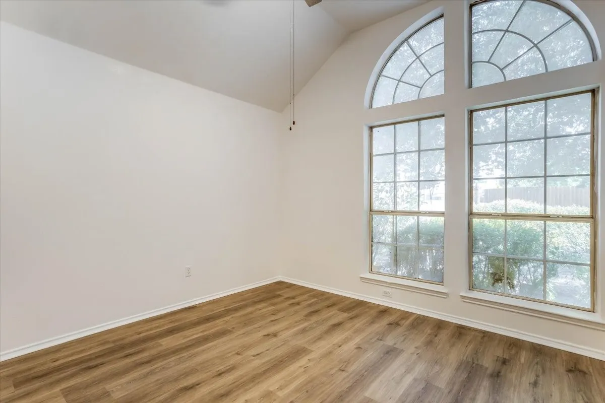 Single Family Residence For Sale in Tarrant County , 1025 Jessica Drive, Burleson, Texas 76028, 4 Bedroom, 2 Bathroom, 1 Garage spaces, 1,743 Sqft, built in 1998, mls#21375736, Real Estate Agent in Burleson, Homes For Sale in Tarrant county, Homes For Sale in Burleson, Realtor in Burleson Texas, Real Estate Brokerage Independent Realty Texas, Luminita Cordes Realtor