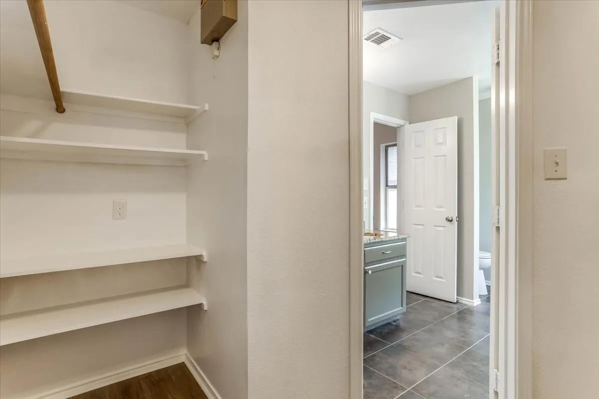 Single Family Residence For Sale in Tarrant County , 1025 Jessica Drive, Burleson, Texas 76028, 4 Bedroom, 2 Bathroom, 1 Garage spaces, 1,743 Sqft, built in 1998, mls#21375736, Real Estate Agent in Burleson, Homes For Sale in Tarrant county, Homes For Sale in Burleson, Realtor in Burleson Texas, Real Estate Brokerage Independent Realty Texas, Luminita Cordes Realtor