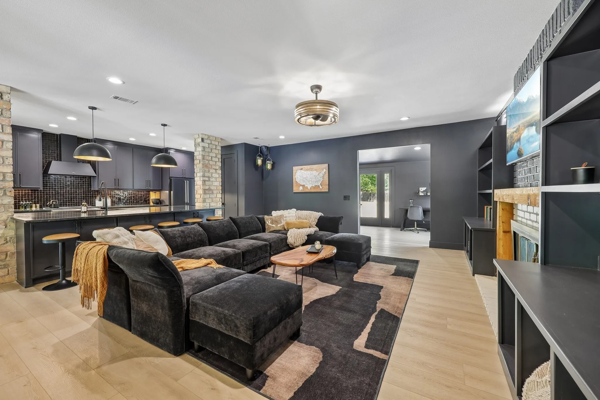 Single Family Residence For Sale in Denton County , 120 Wild Oak Lane, Hickory Creek, Texas 75065, 4 Bedroom, 3 Bathroom, 3 Garage spaces, 3,162 Sqft, built in 1964, mls#21375737, Real Estate Agent in Hickory Creek, Homes For Sale in Denton county, Homes For Sale in Hickory Creek, Realtor in Hickory Creek Texas, Real Estate Brokerage Independent Realty Texas, Luminita Cordes Realtor