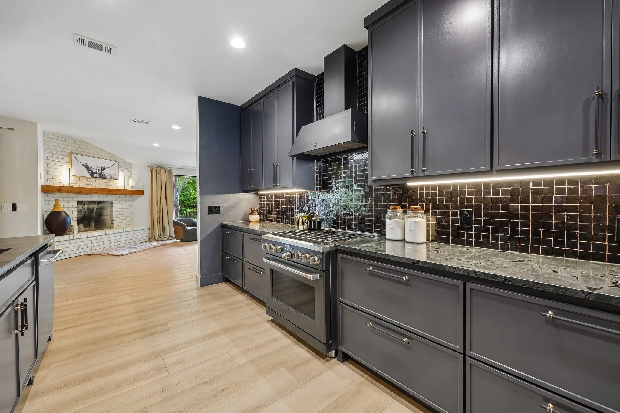 Soft close doors on all the cabinets, under cabinet lighting and top tier granite with lots of movement. Enjoy!