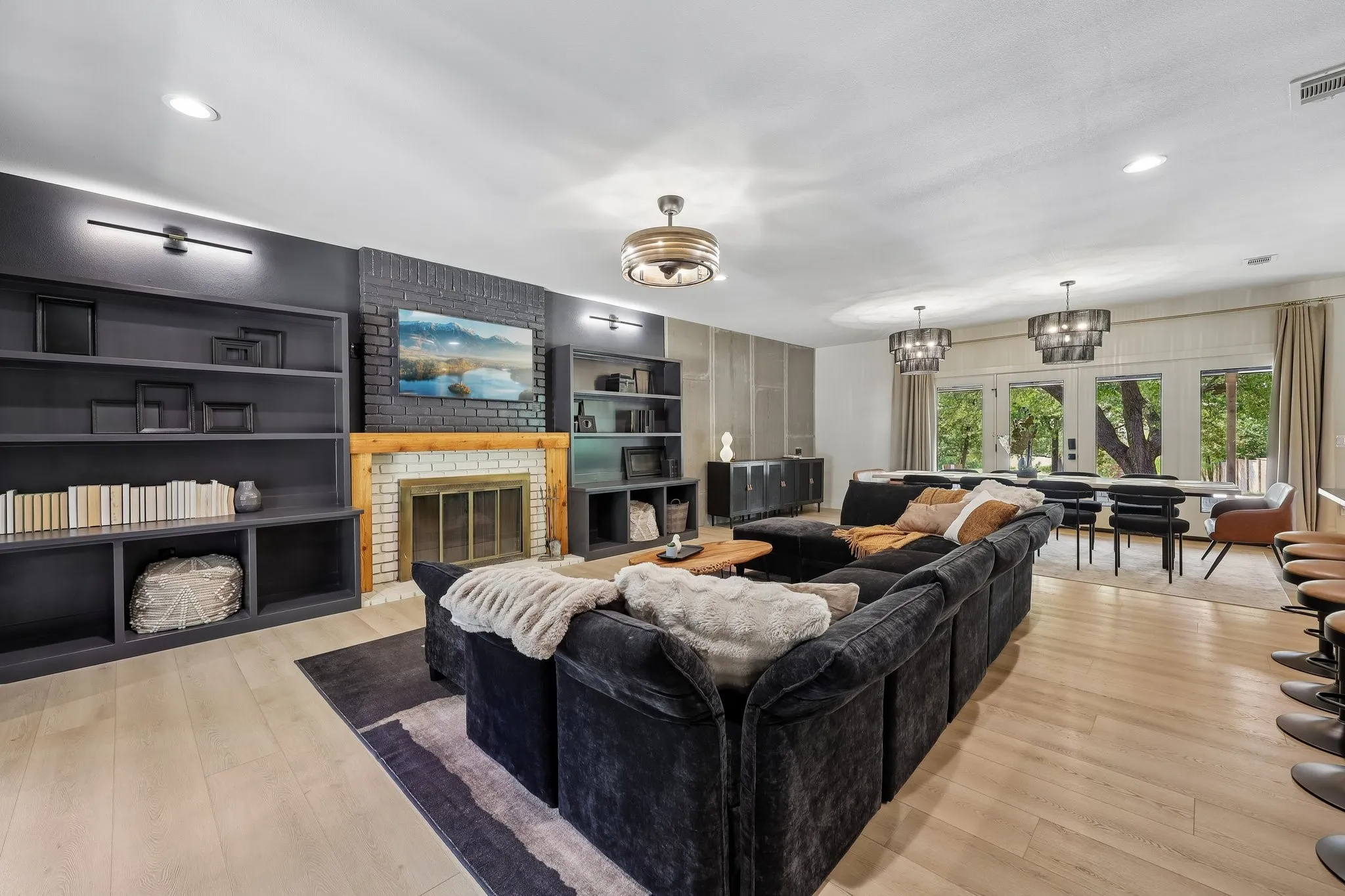 ***BE SURE TO CHECK OUT  THE VIRTUAL TOUR***
