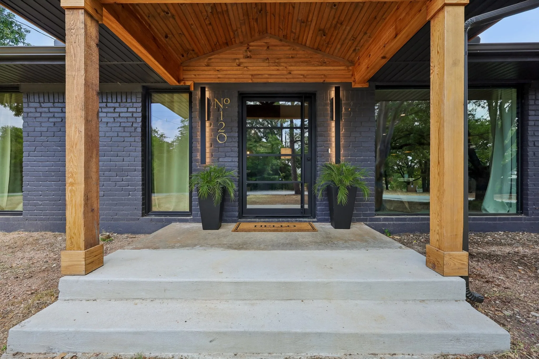 Welcome home to 120 Wild Oak- recently remodeled & ready for you!