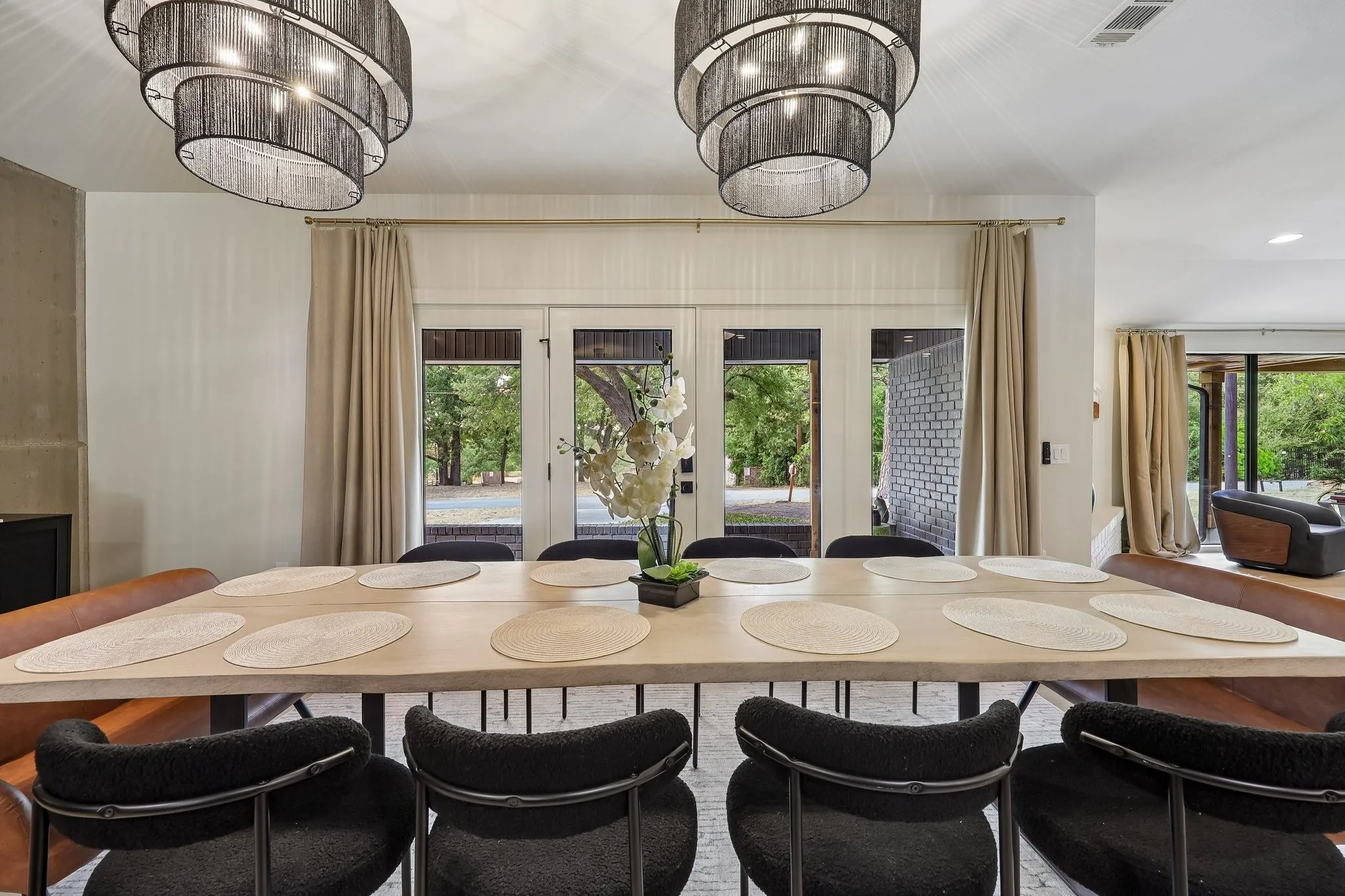 Open concept floorplan, this diningroom seats 12 but could just as easily house your pool table or whatever else strikes your fancy!