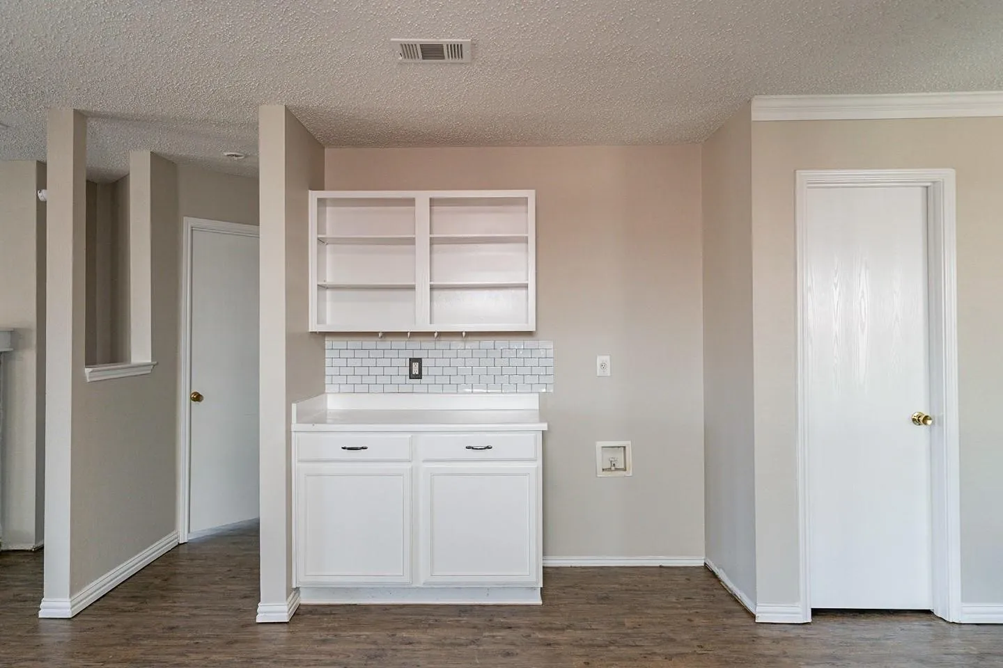 For Sale in Tarrant County , 5432 Camarillo Drive, Fort Worth, Texas 76244, 4 Bedroom, 2 Bathroom, 2 Garage spaces, 2,091 Sqft, built in 2002, mls#21360344, Real Estate Agent in Fort Worth, Homes For Sale in Tarrant county, Homes For Sale in Fort Worth, Realtor in Fort Worth Texas, Real Estate Brokerage Independent Realty Texas, Luminita Cordes Realtor