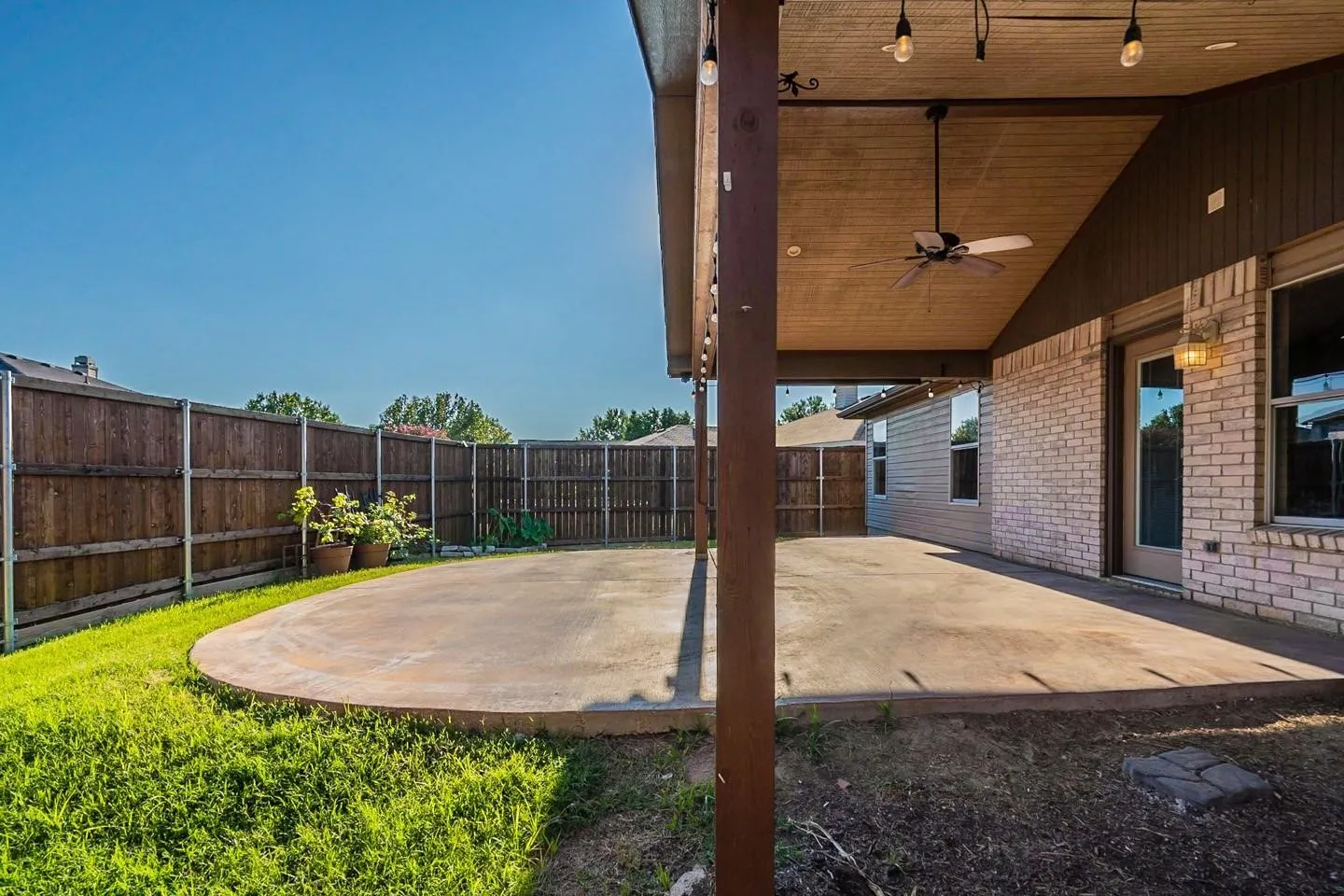 For Sale in Tarrant County , 5432 Camarillo Drive, Fort Worth, Texas 76244, 4 Bedroom, 2 Bathroom, 2 Garage spaces, 2,091 Sqft, built in 2002, mls#21360344, Real Estate Agent in Fort Worth, Homes For Sale in Tarrant county, Homes For Sale in Fort Worth, Realtor in Fort Worth Texas, Real Estate Brokerage Independent Realty Texas, Luminita Cordes Realtor
